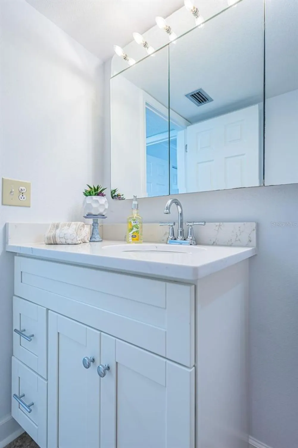 Property Slideshow image 28 of 90 | 7420 bay island dr 171, South Pasadena, FL, 33707