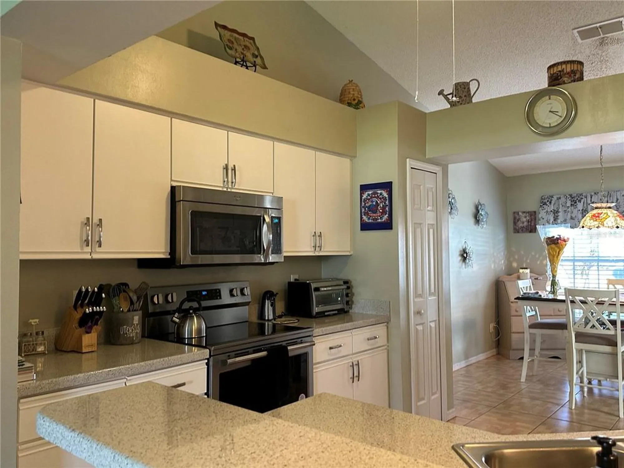 Property Slideshow image 10 of 31 | 25313 jasmine ct, Leesburg, FL, 34748