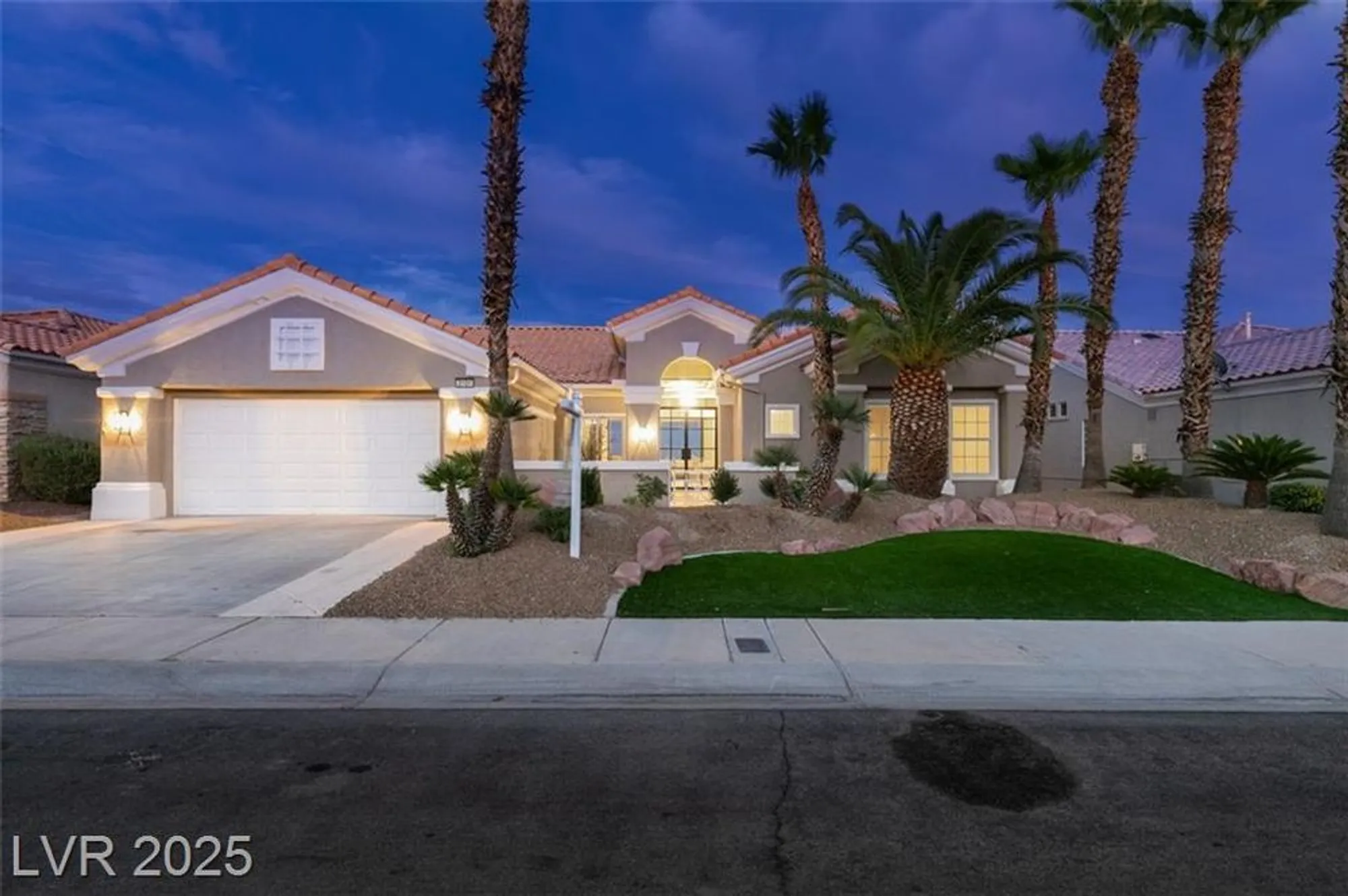 Property Slideshow image 7 of 39 | 2104 hot oak ridge st, Las Vegas, NV, 89134