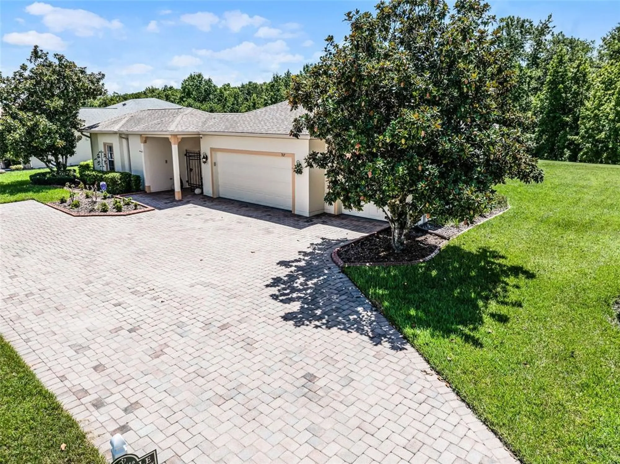 Property Slideshow image 5 of 89 | 917 shorehaven dr, Poinciana, FL, 34759