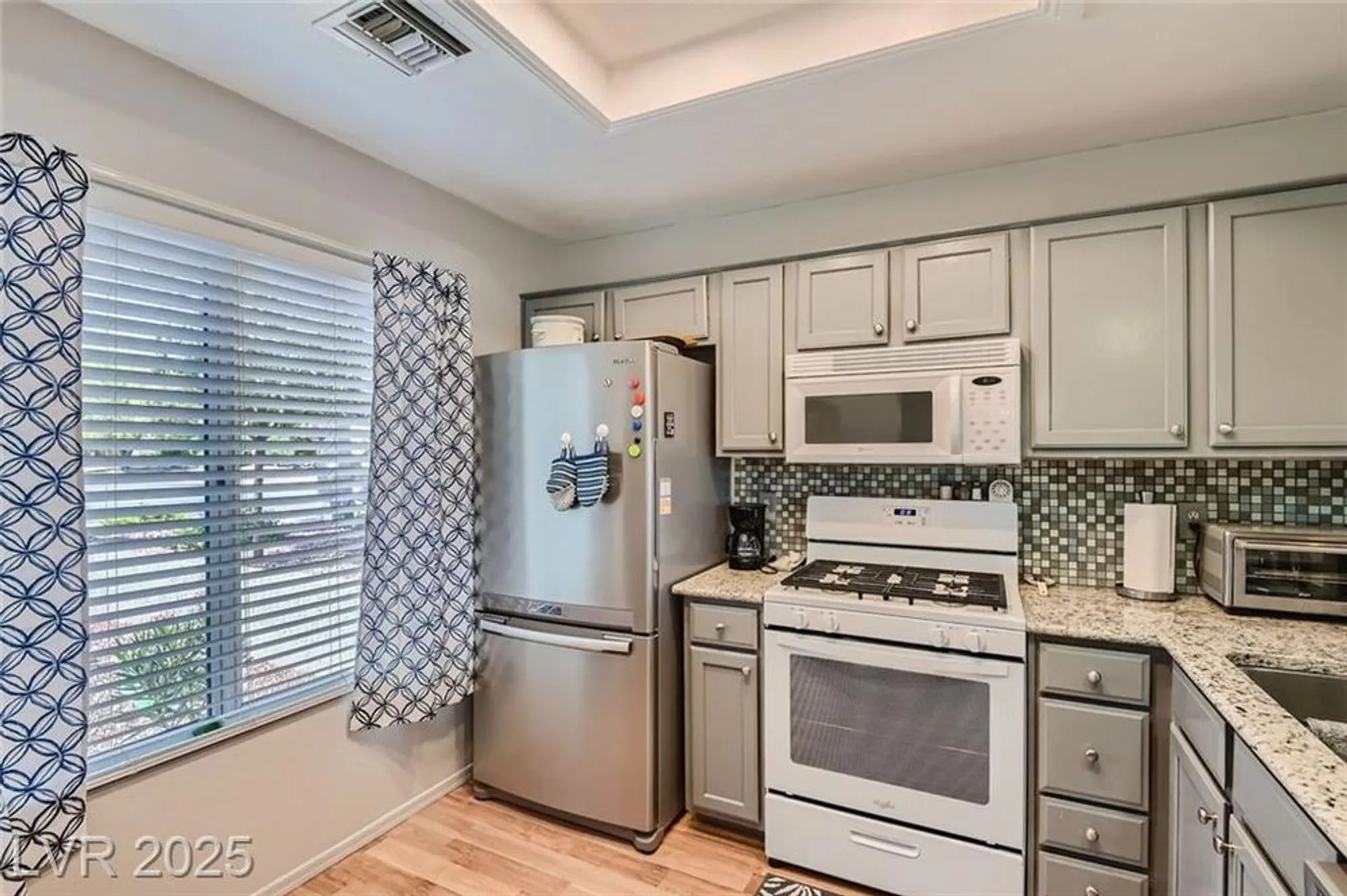 Property Slideshow image 9 of 25 | 8628 desert holly dr, Las Vegas, NV, 89134