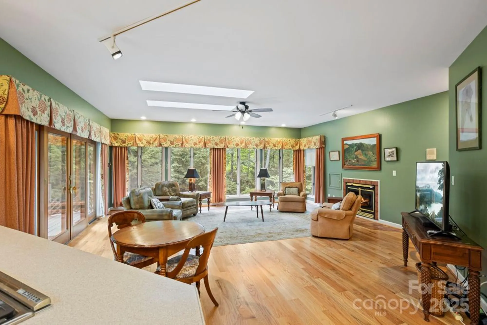 Property Slideshow image 16 of 48 | 100 elmridge dr, Flat Rock, NC, 28731