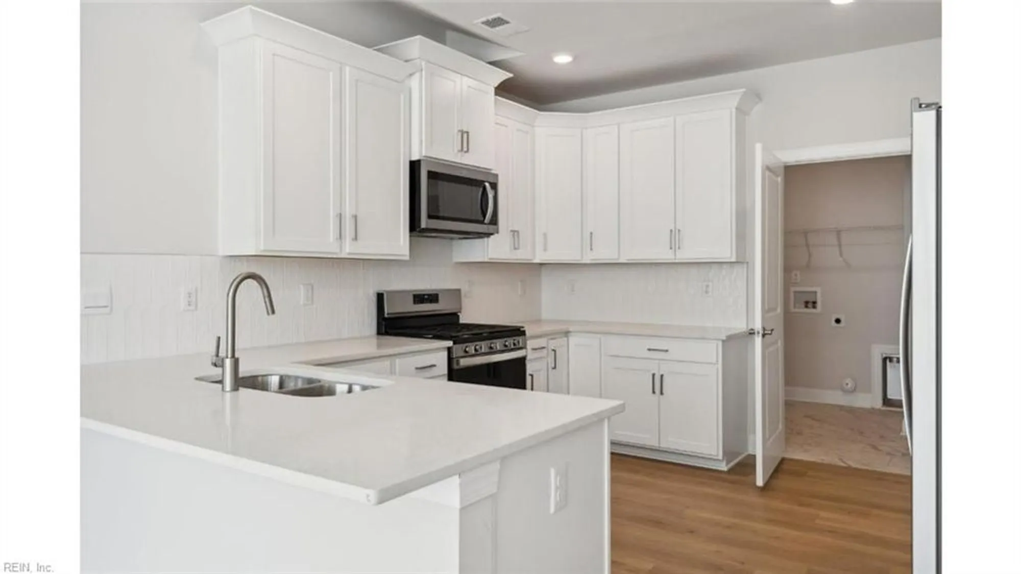 Property Slideshow image 18 of 34 | 2212 edwin dr, Chesapeake, VA, 23322