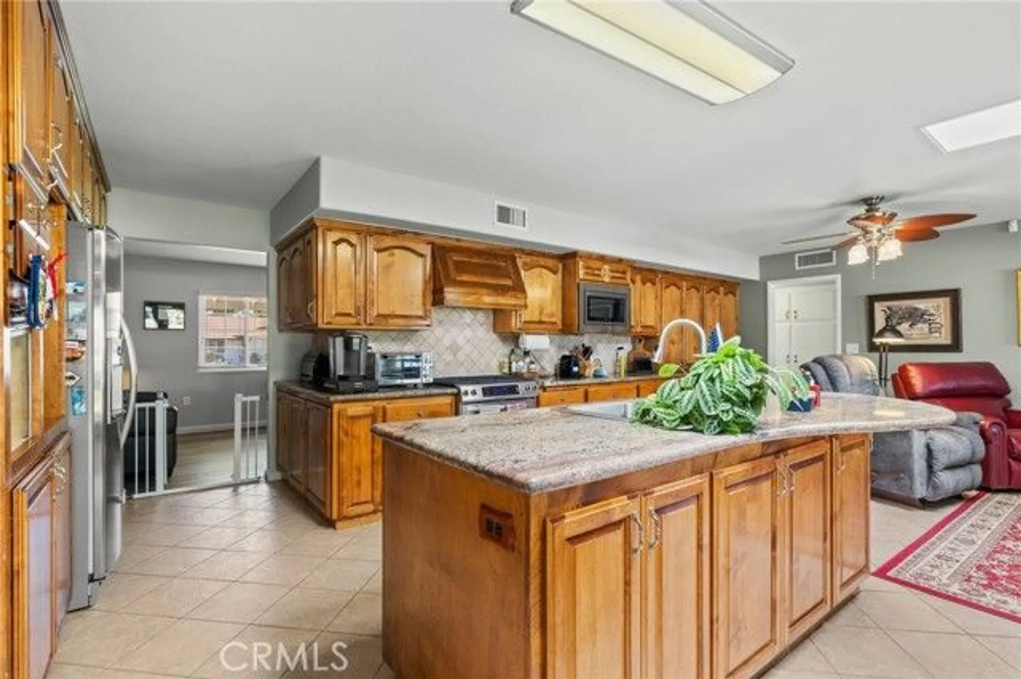 Property Slideshow image 13 of 48 | 704 river oaks dr, Bakersfield, CA, 93309