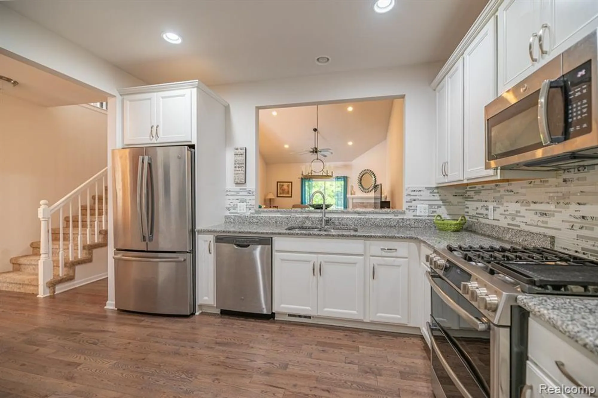 Property Slideshow image 9 of 33 | 3057 bridgewater rd, Auburn Hills, MI, 48326