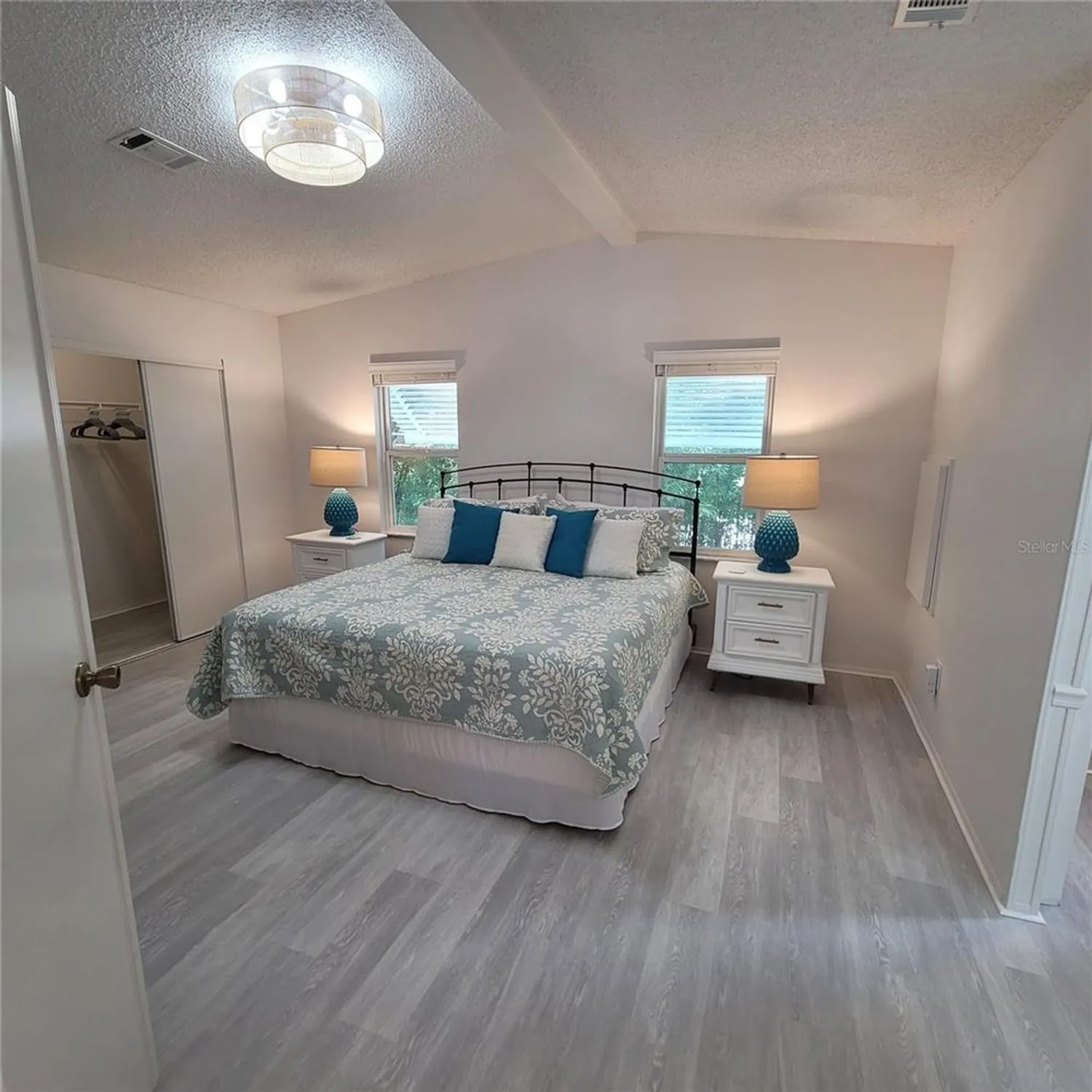 Property Slideshow image 6 of 25 | 1507 e schwartz blvd, Lady Lake, FL, 32159