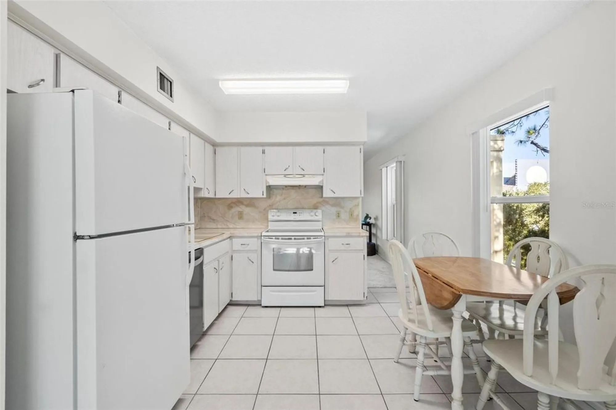 Property Slideshow image 8 of 64 | 2253 norwegian dr 51, Clearwater, FL, 33763