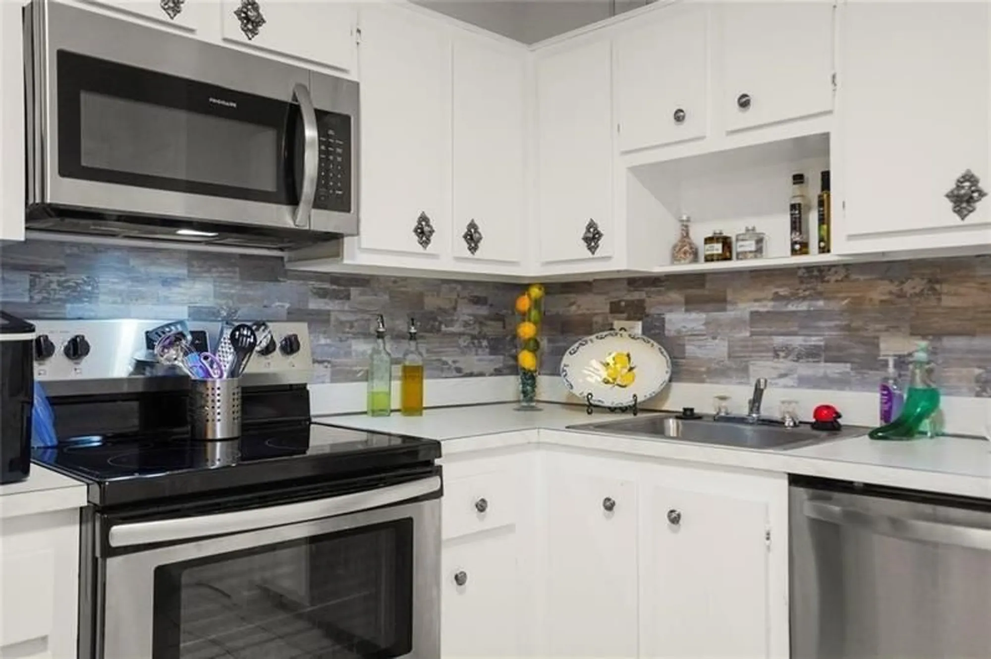 Property Slideshow image 9 of 28 | 4750 nw 22nd ct apt 410, Lauderhill, FL, 33313