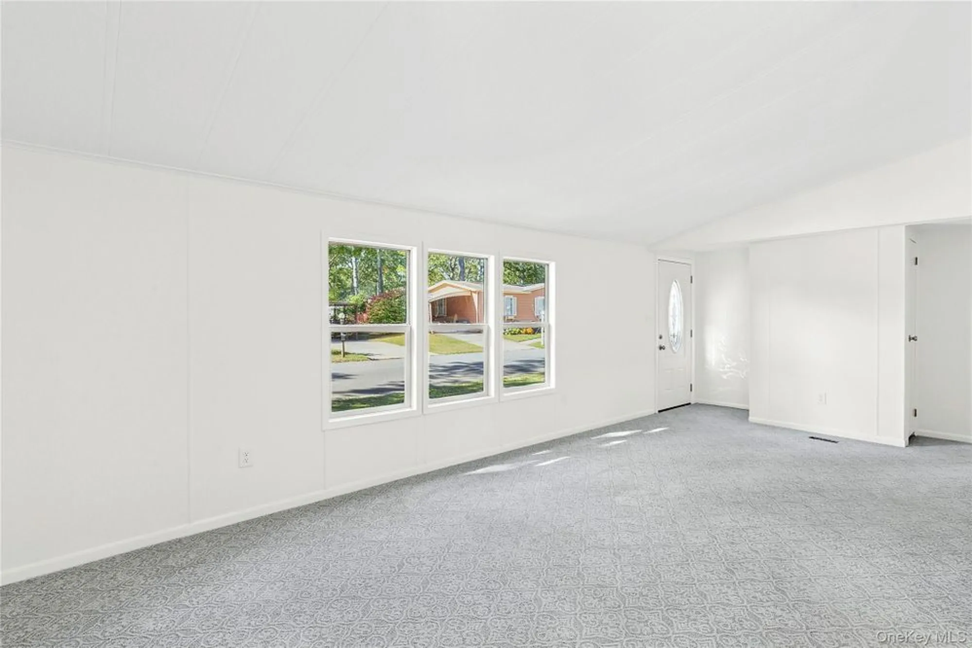 Property Slideshow image 5 of 10 | 1661 old country rd 434, Riverhead, NY, 11901