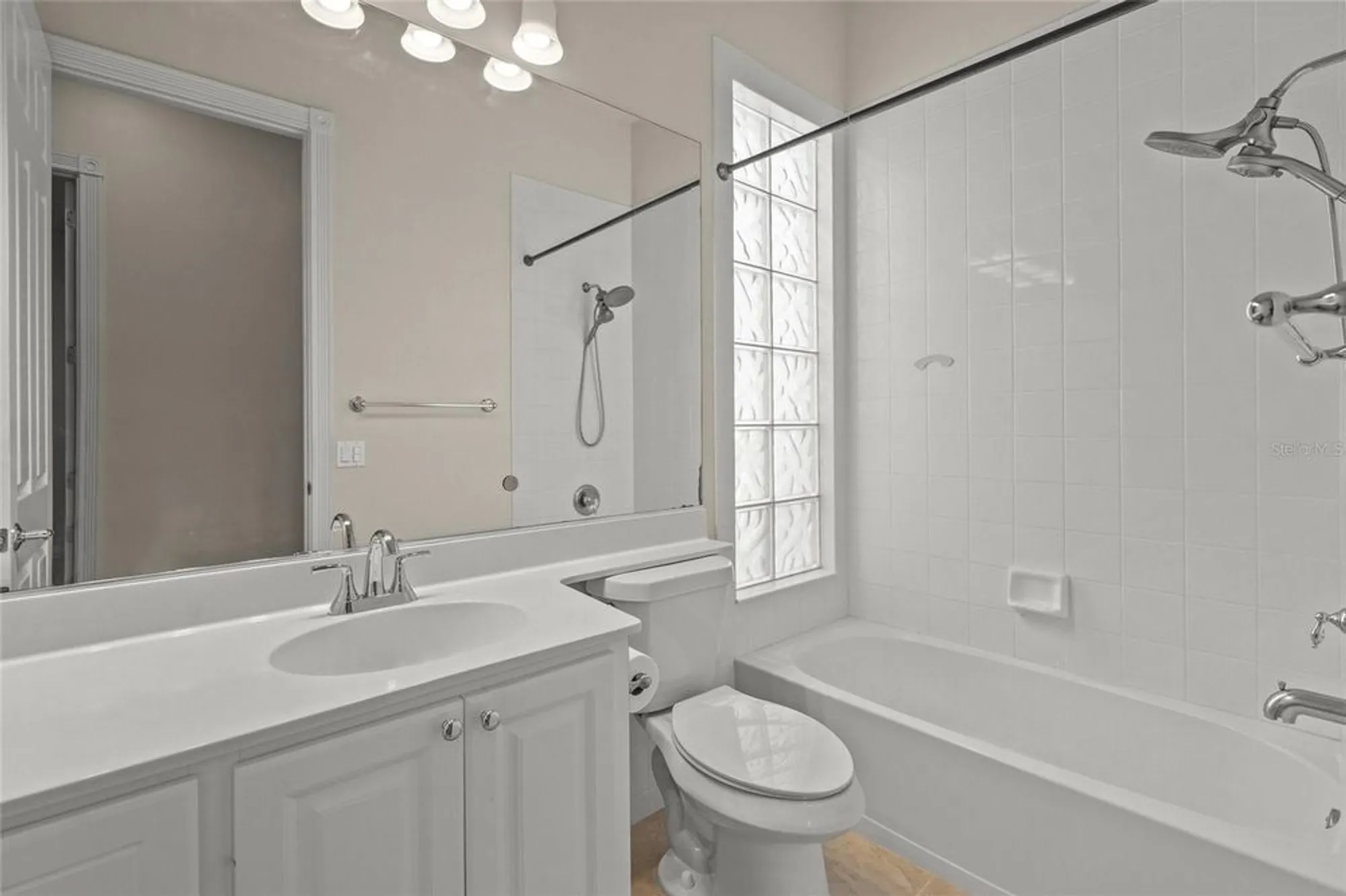 Property Slideshow image 21 of 46 | 5762 benevento dr, Sarasota, FL, 34238