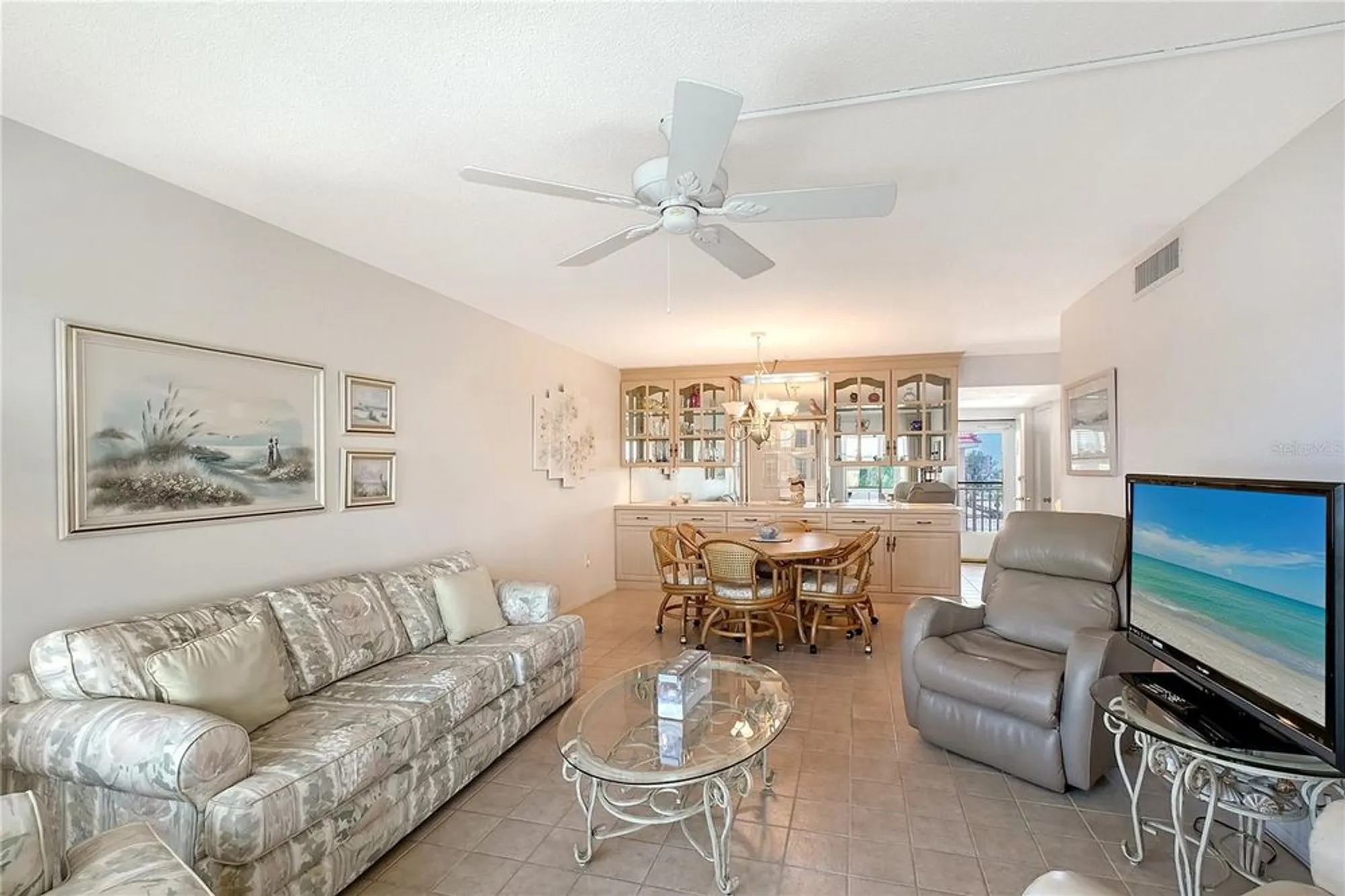 Property Slideshow image 11 of 37 | 1350 n portofino dr apt 402, Sarasota, FL, 34242