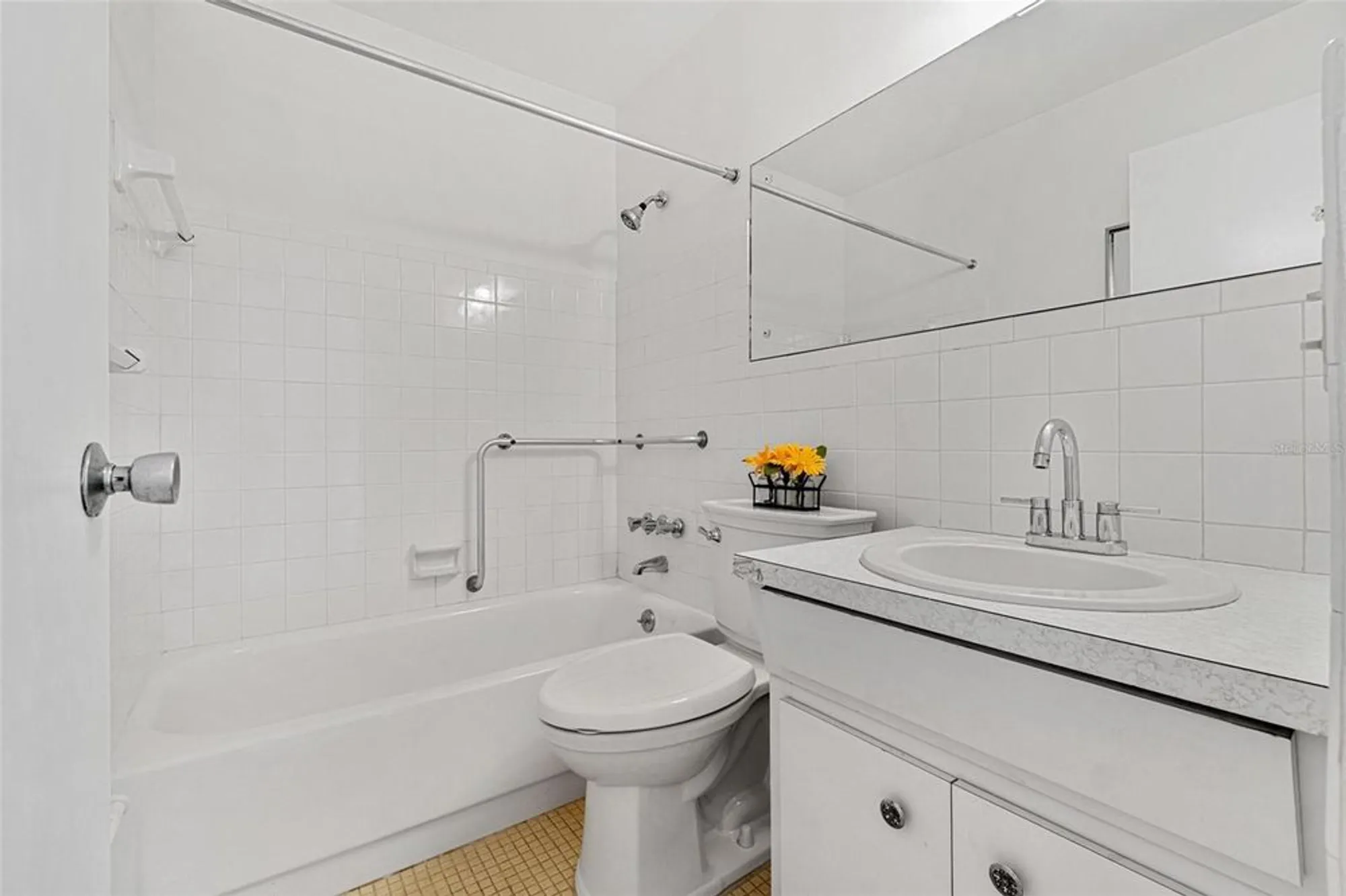 Property Slideshow image 10 of 15 | 2430 brazilia dr 20, Clearwater, FL, 33763