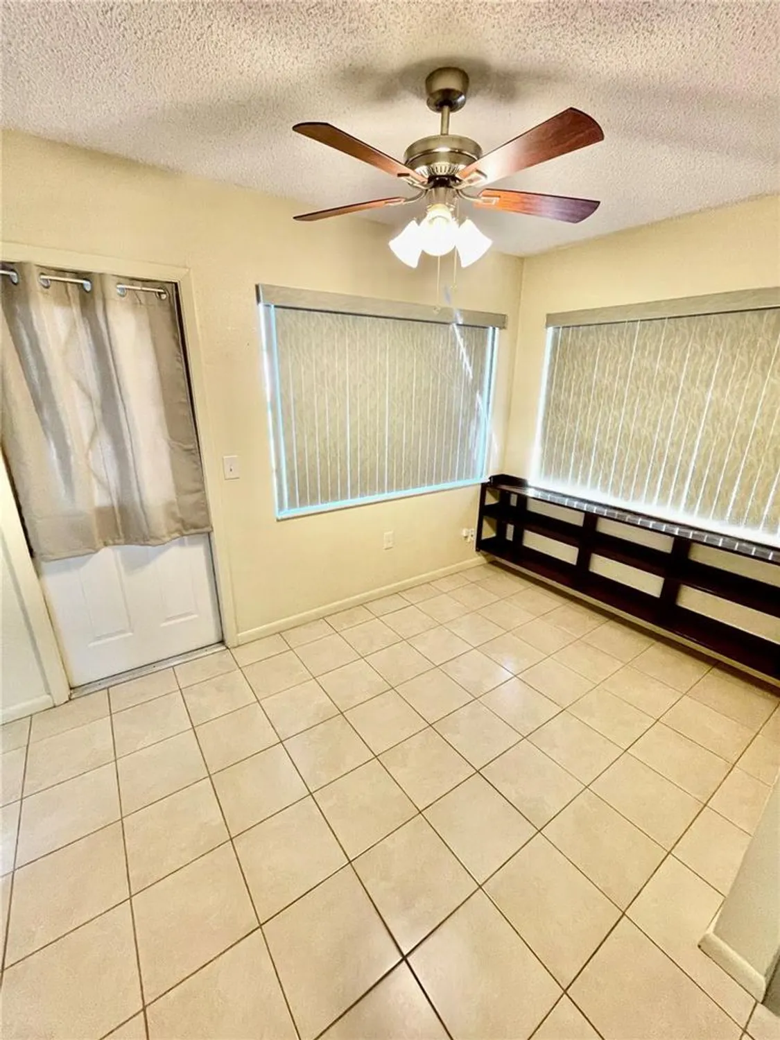Property Slideshow image 16 of 59 | 1690 colonnades cir, Lakeland, FL, 33811