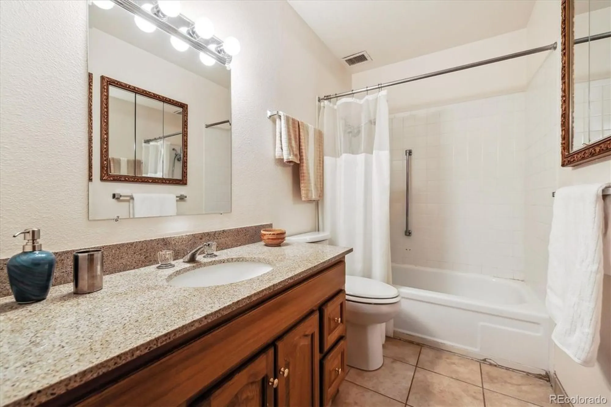 Property Slideshow image 14 of 49 | 715 s alton way unit 5d, Denver, CO, 80247