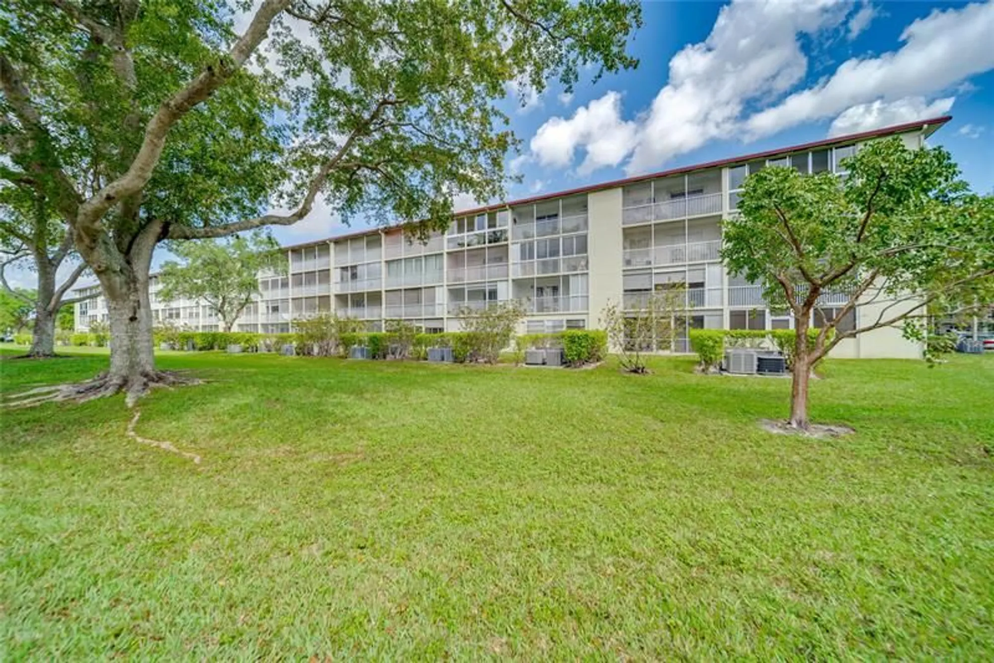 Property Slideshow image 7 of 44 | 13250 sw 7th ct 303l, Pembroke Pines, FL, 33027