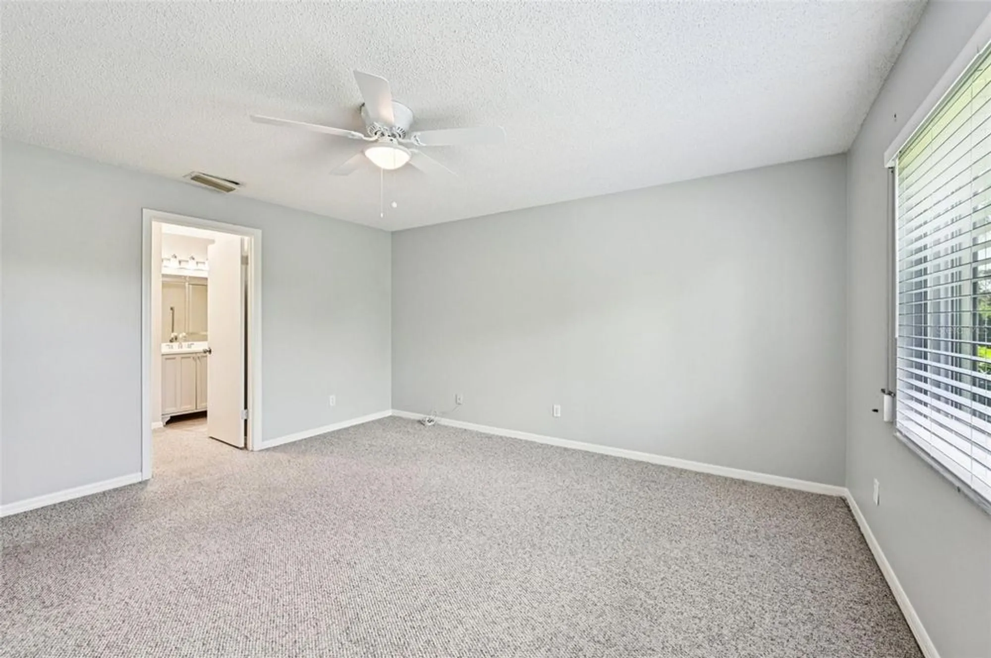 Property Slideshow image 20 of 55 | 2421 lancaster dr, Sun City Center, FL, 33573