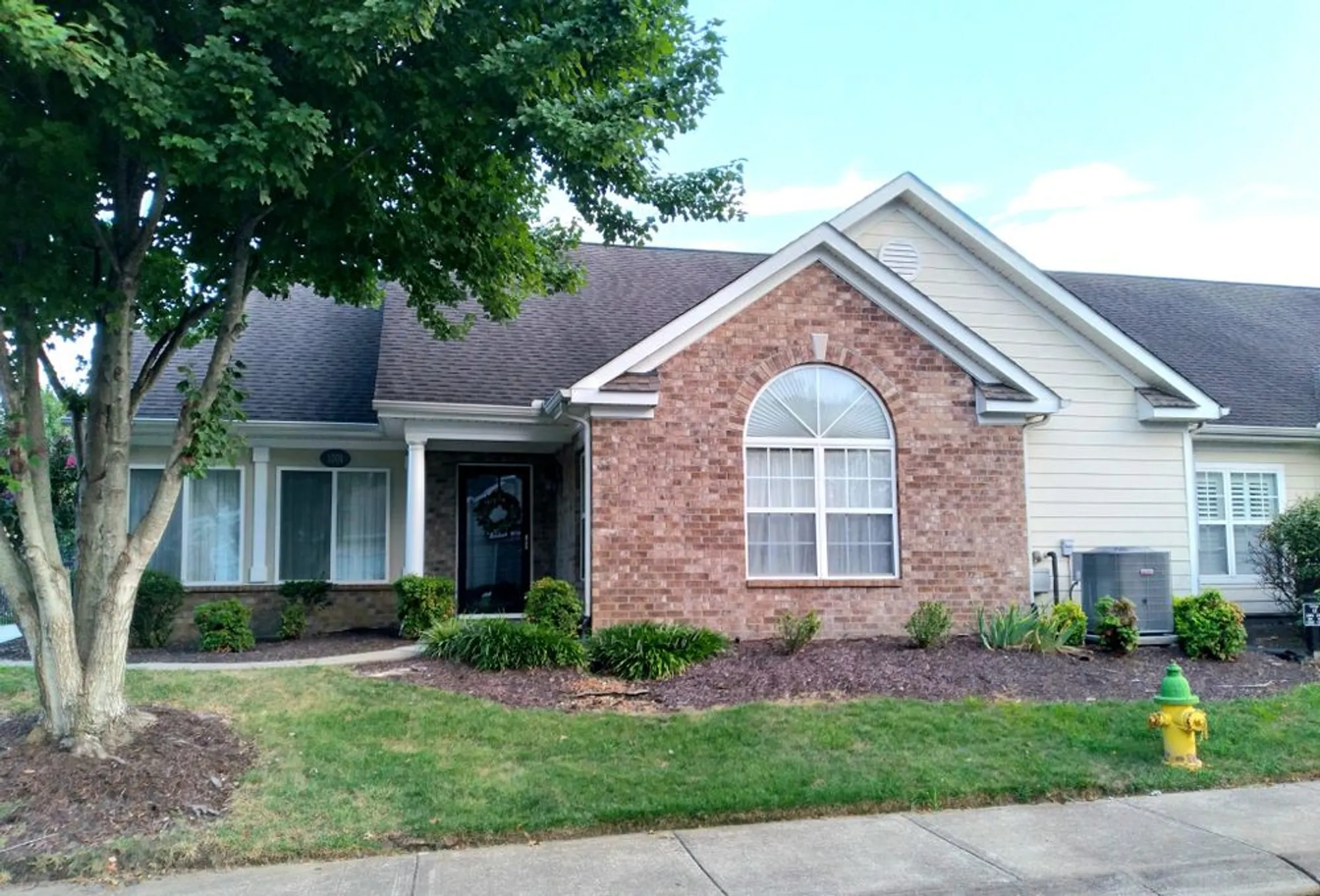 Property Slideshow image 1 of 29 | 825 s browns ln 1301, Gallatin, TN, 37066
