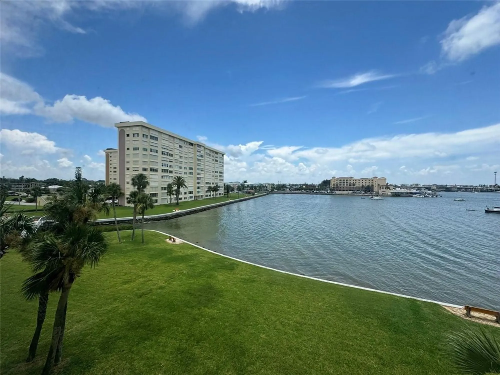 Property Slideshow image 24 of 51 | 4775 cove cir apt 403, St Petersburg, FL, 33708