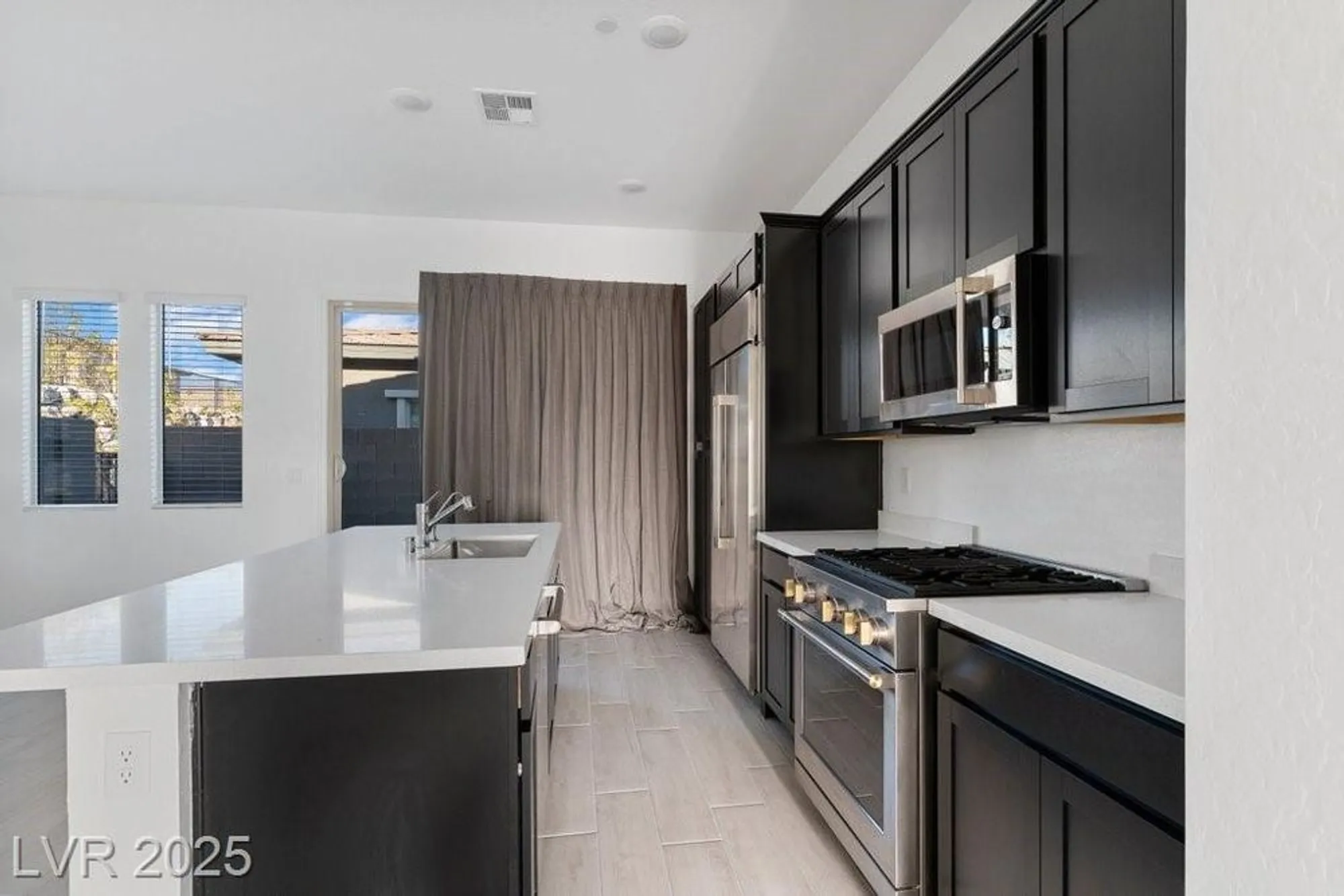 Property Slideshow image 8 of 36 | 925 allister fields ln, Las Vegas, NV, 89138