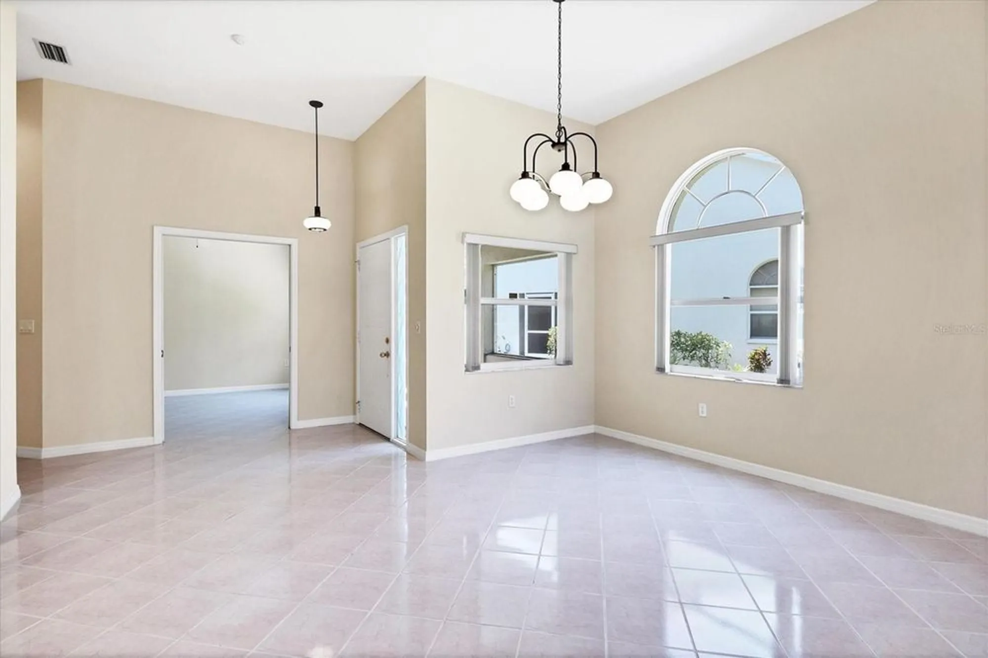 Property Slideshow image 15 of 55 | 6222 country club way, Sarasota, FL, 34243