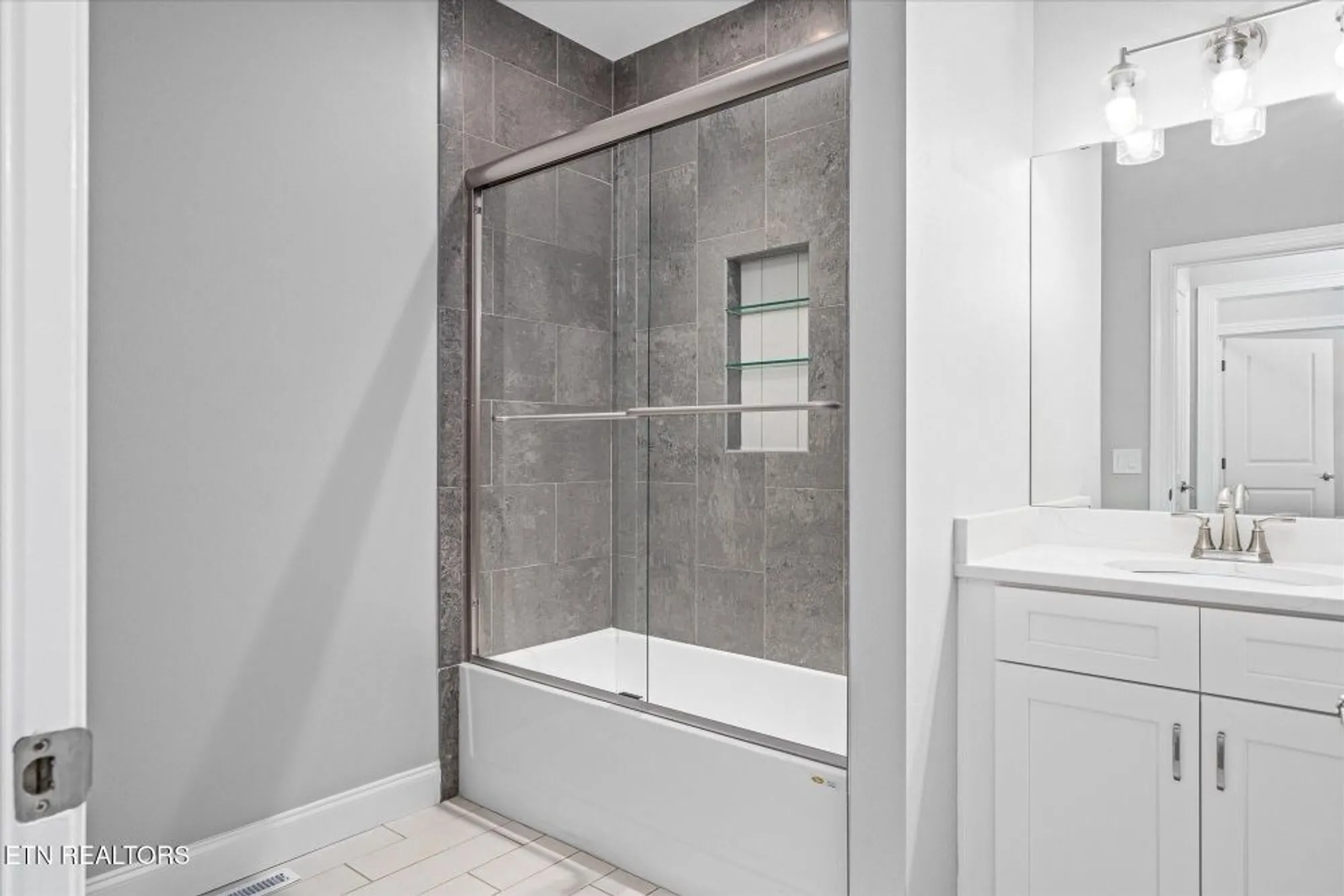 Property Slideshow image 27 of 43 | 145 lakeside dr, Crossville, TN, 38558