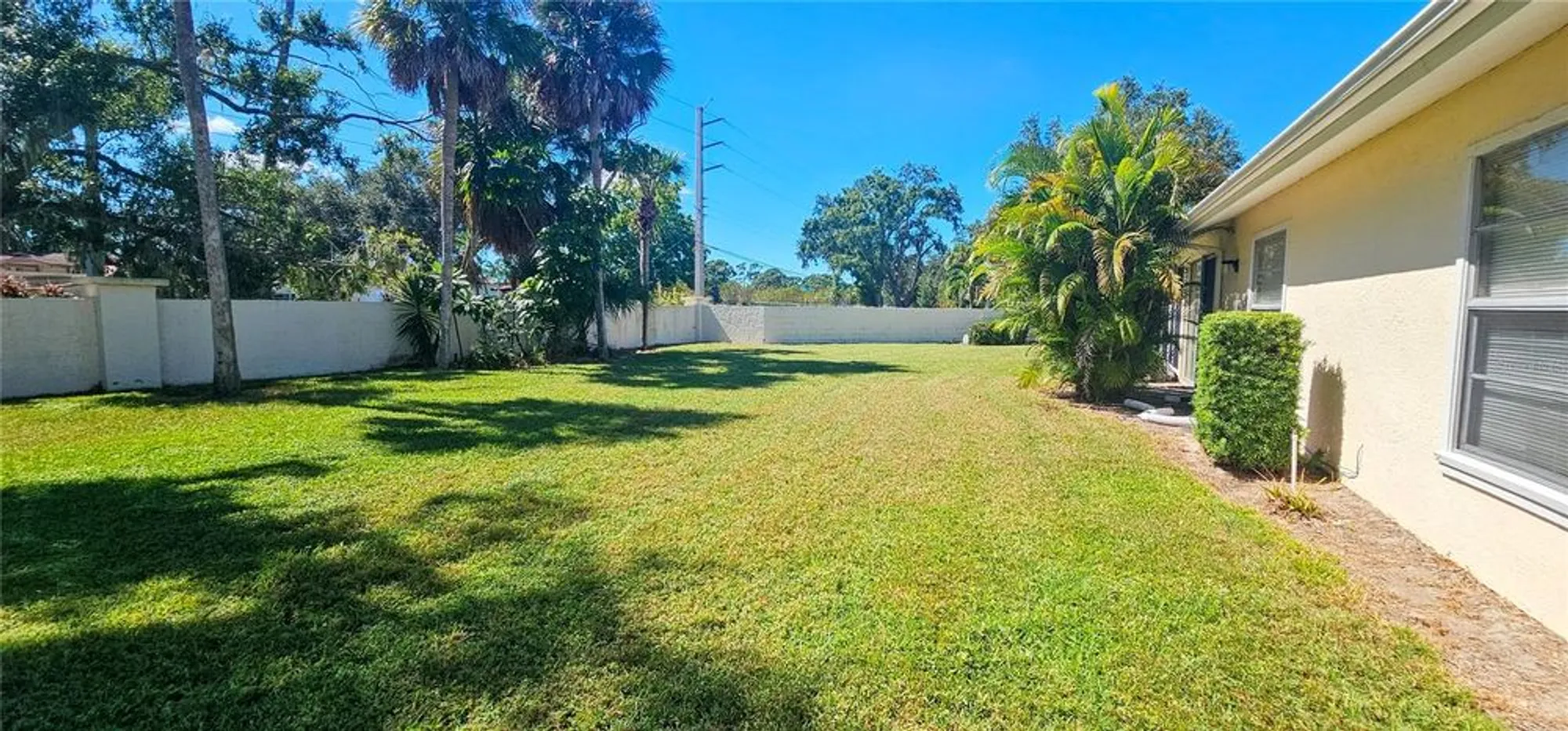 Property Slideshow image 3 of 26 | 4297 oakhurst cir 3051, Sarasota, FL, 34233