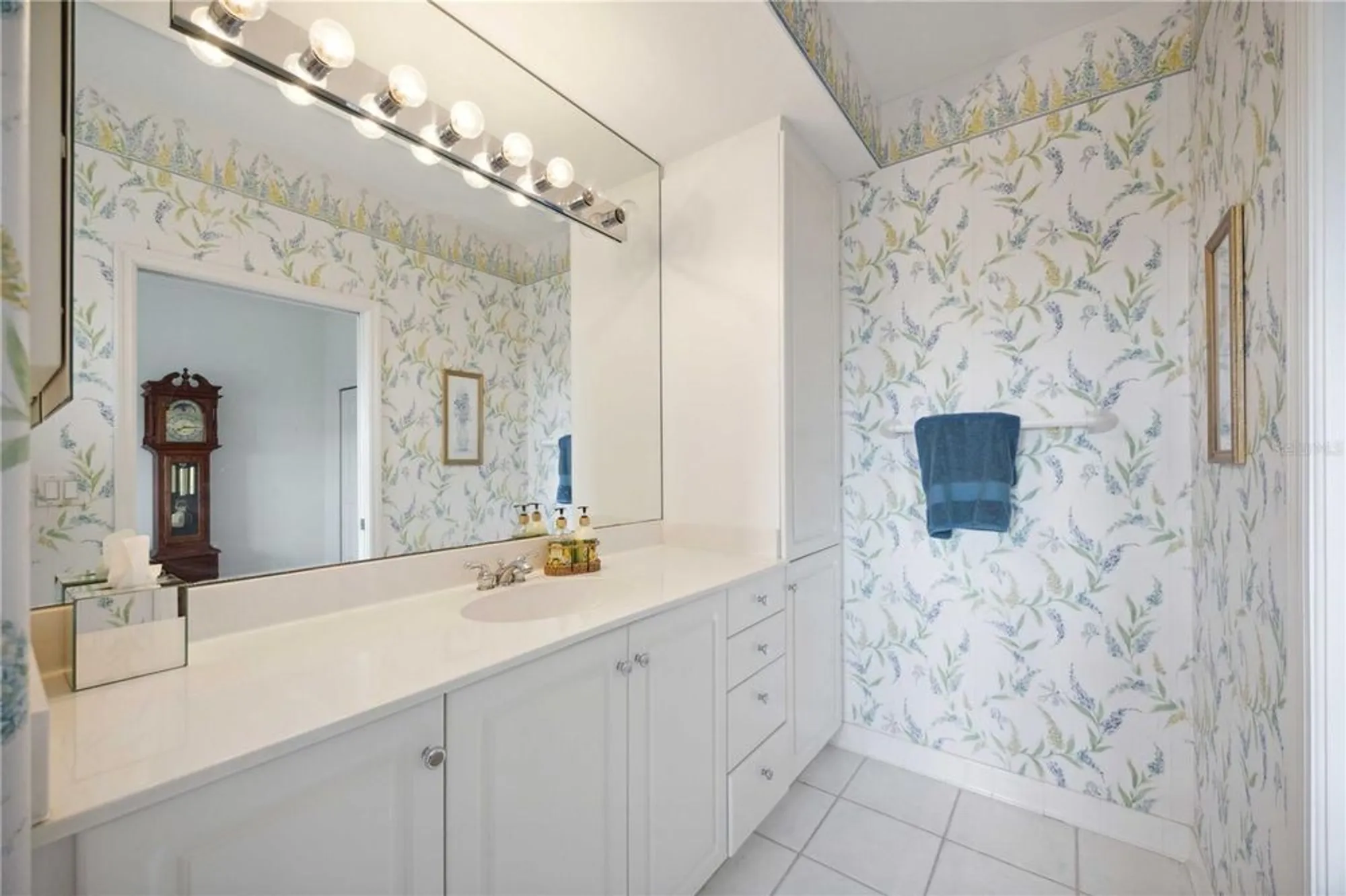Property Slideshow image 27 of 41 | 5450 eagles point cir 405, Sarasota, FL, 34231