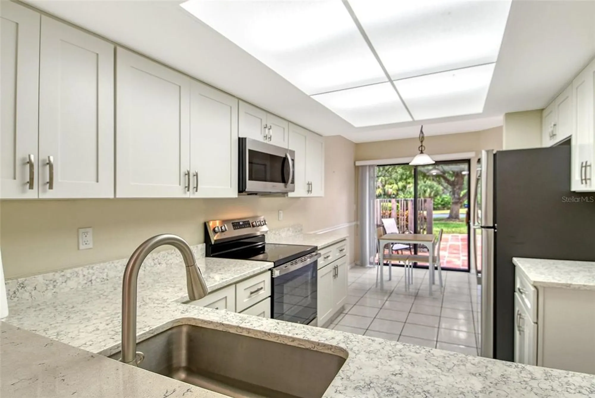 Property Slideshow image 12 of 38 | 6261 timber lake dr f6, Sarasota, FL, 34243