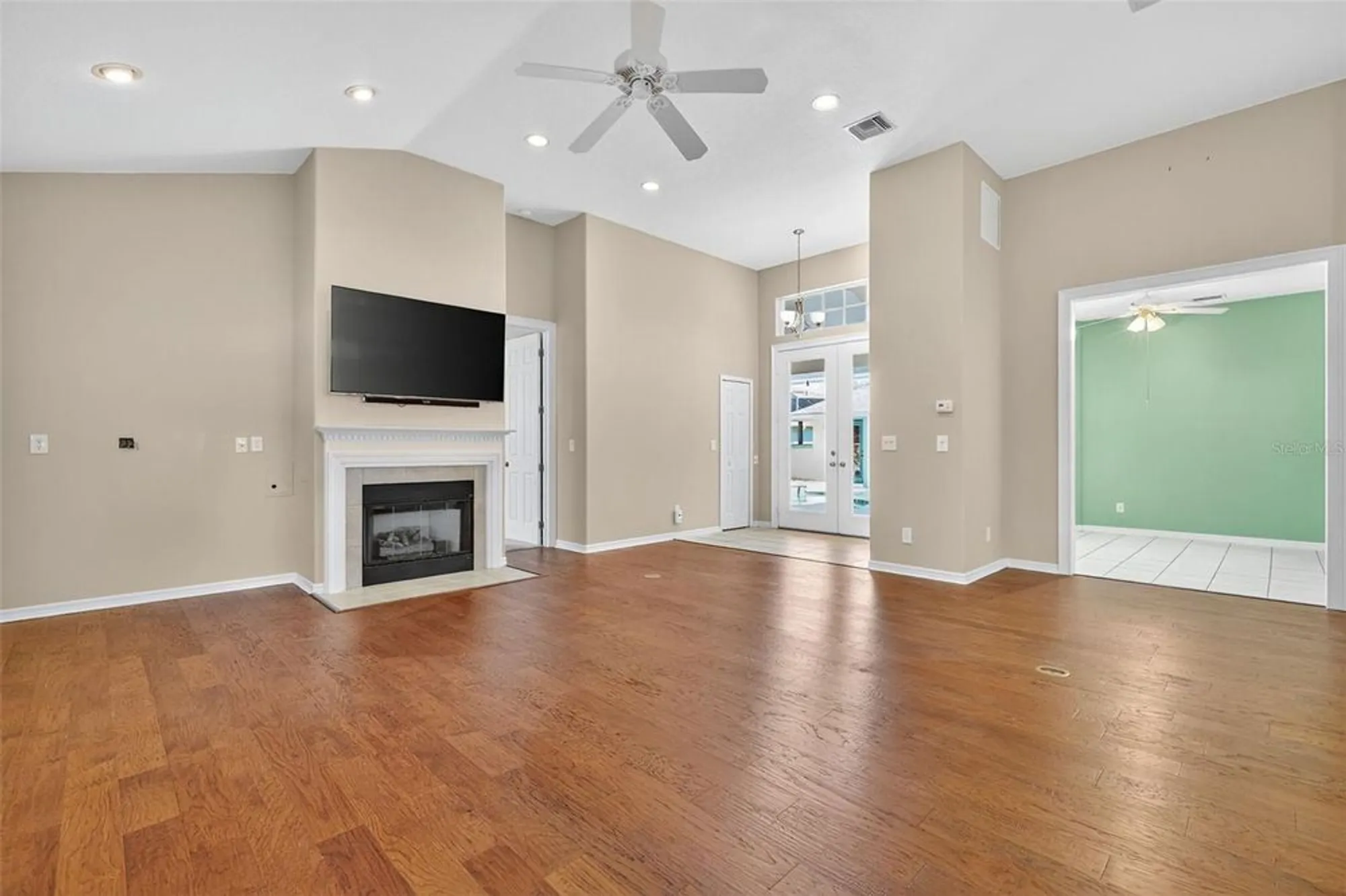 Property Slideshow image 13 of 66 | 21607 regency park ln, Leesburg, FL, 34748