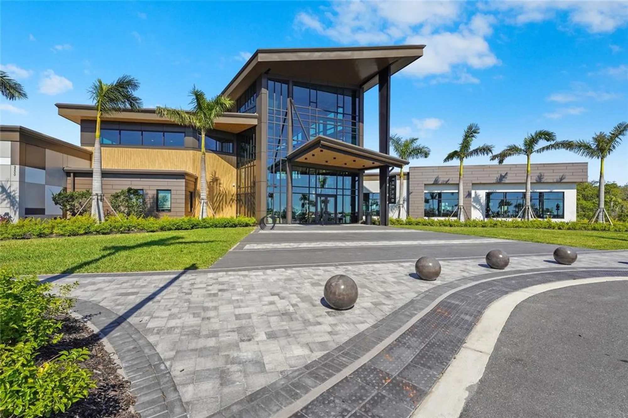 Property Slideshow image 33 of 41 | 10179 milky way cir, Sarasota, FL, 34241