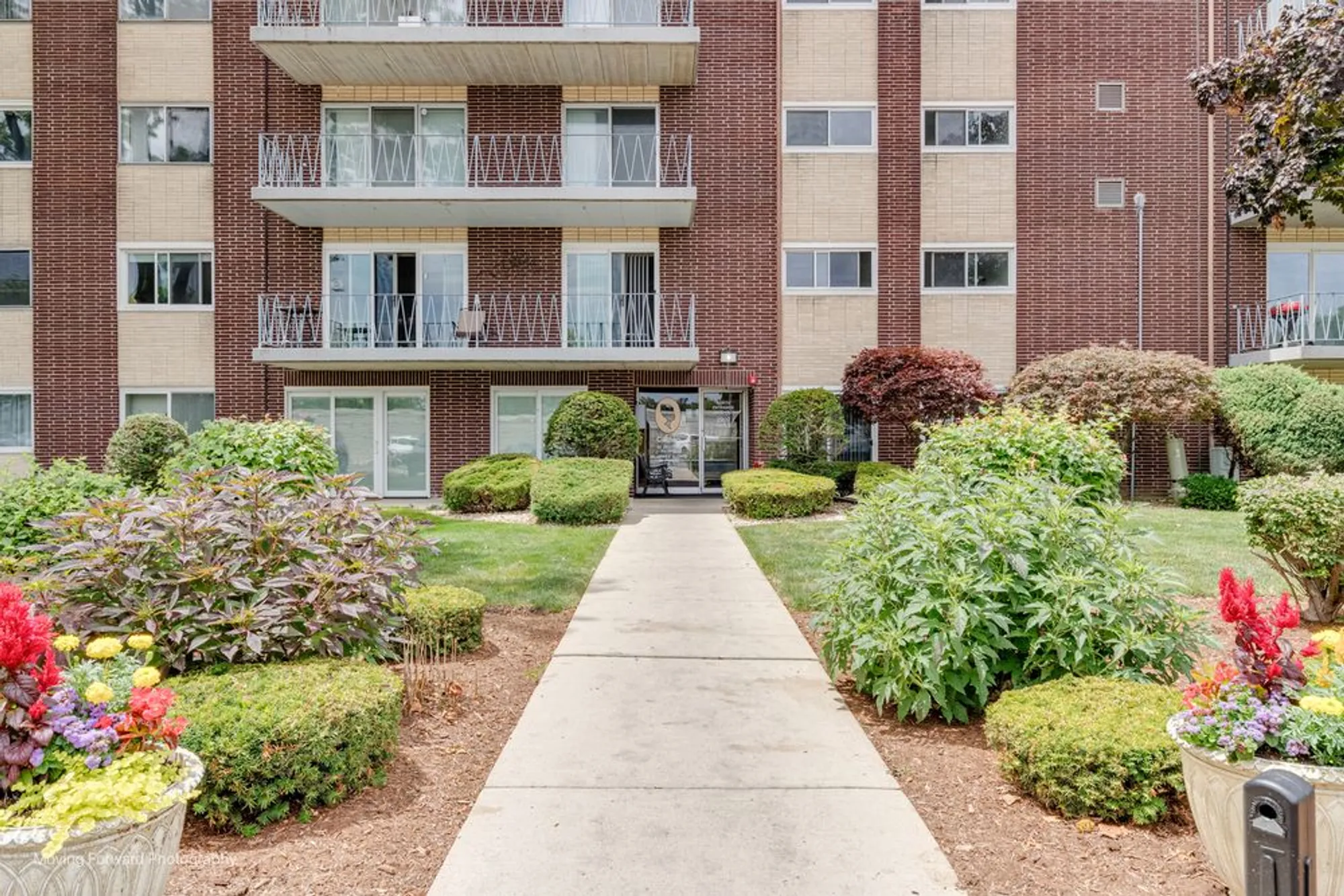 Property Slideshow image 1 of 36 | 2900 maple ave apt 13c, Downers Grove, IL, 60515