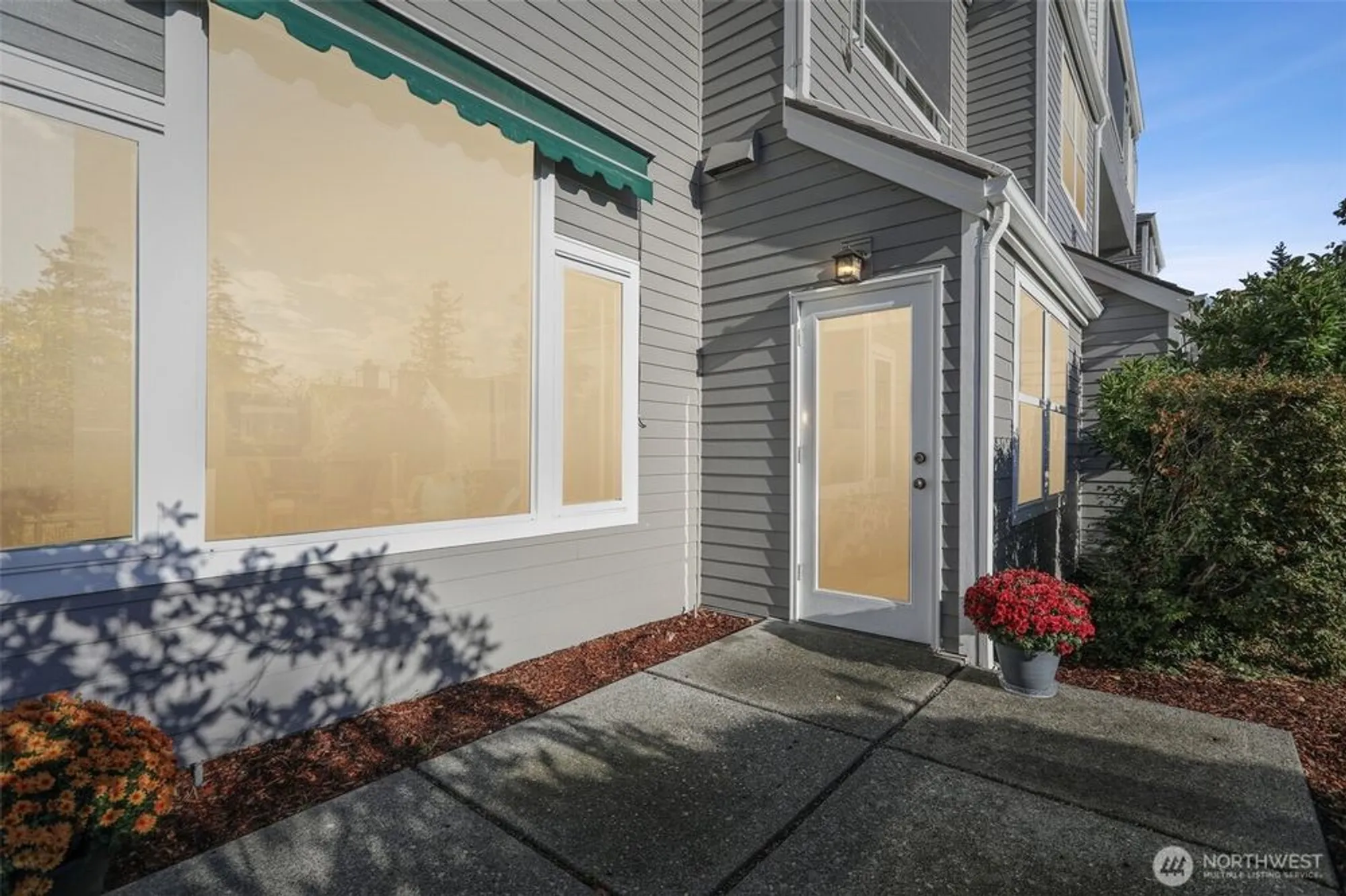 Property Slideshow image 2 of 40 | 4222 221st pl se # 1081, Issaquah, WA, 98029