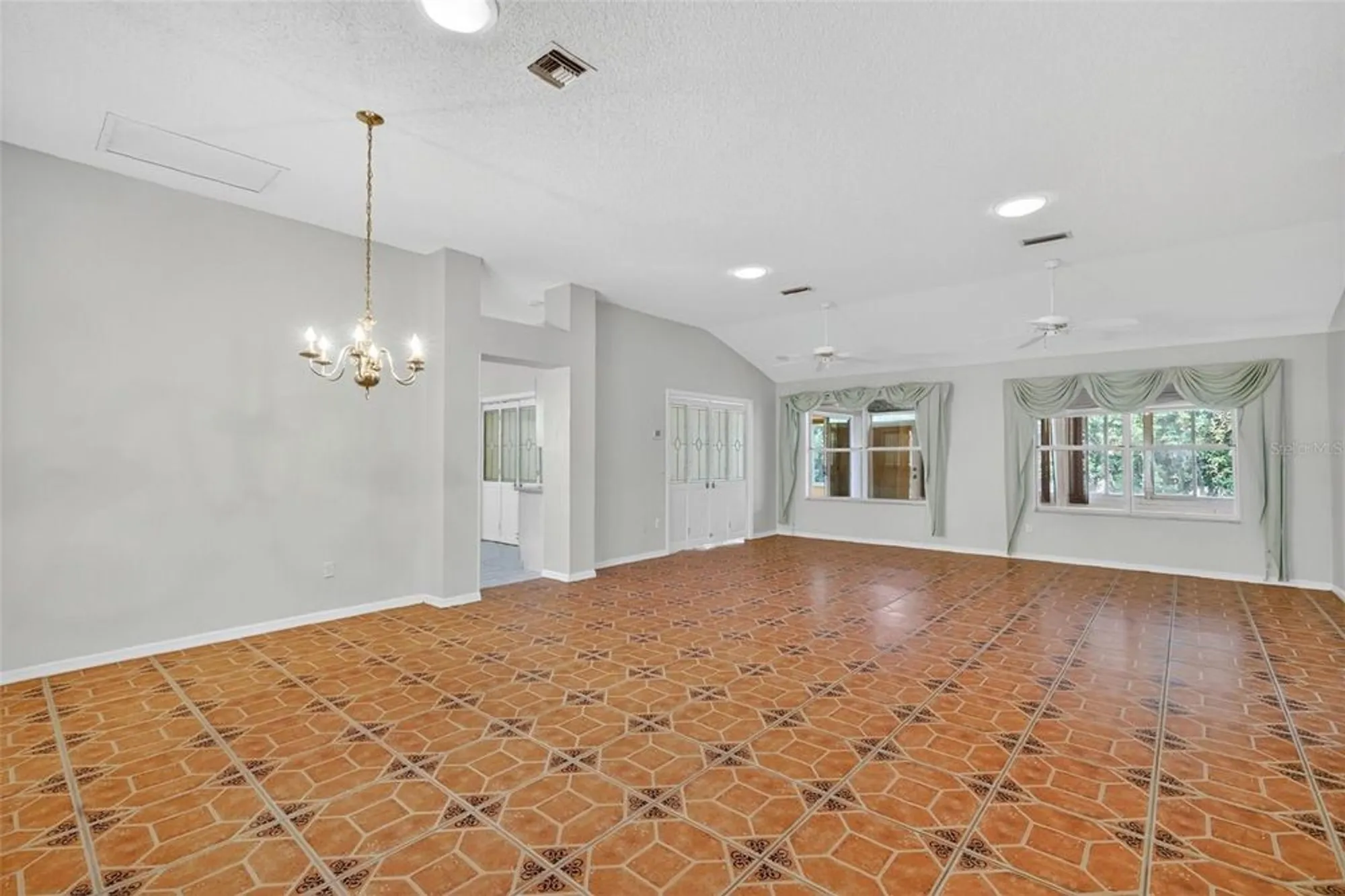 Property Slideshow image 11 of 35 | 318 del mar dr, The Villages, FL, 32159