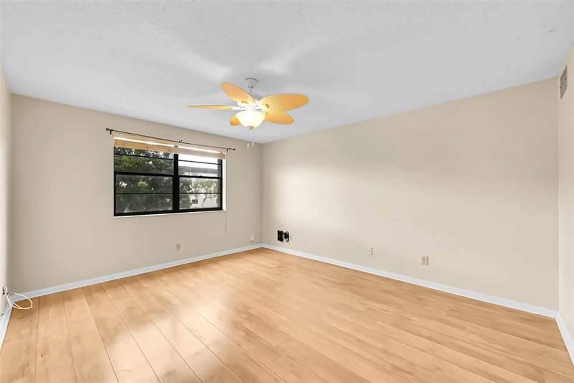 Property Slideshow image 18 of 64 | 4940 e sabal palm blvd apt 202, Tamarac, FL, 33319