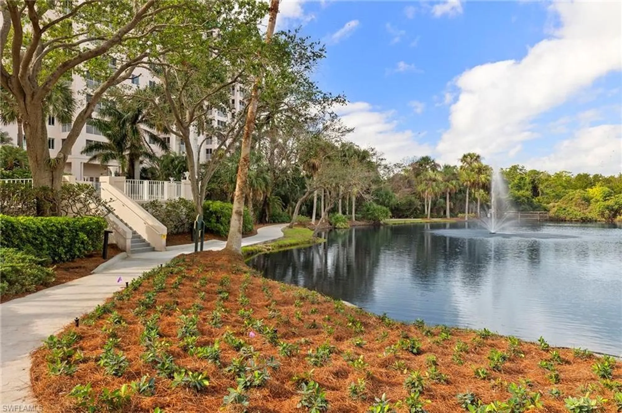 Property Slideshow image 24 of 36 | 100 glenview pl 202, Naples, FL, 34108