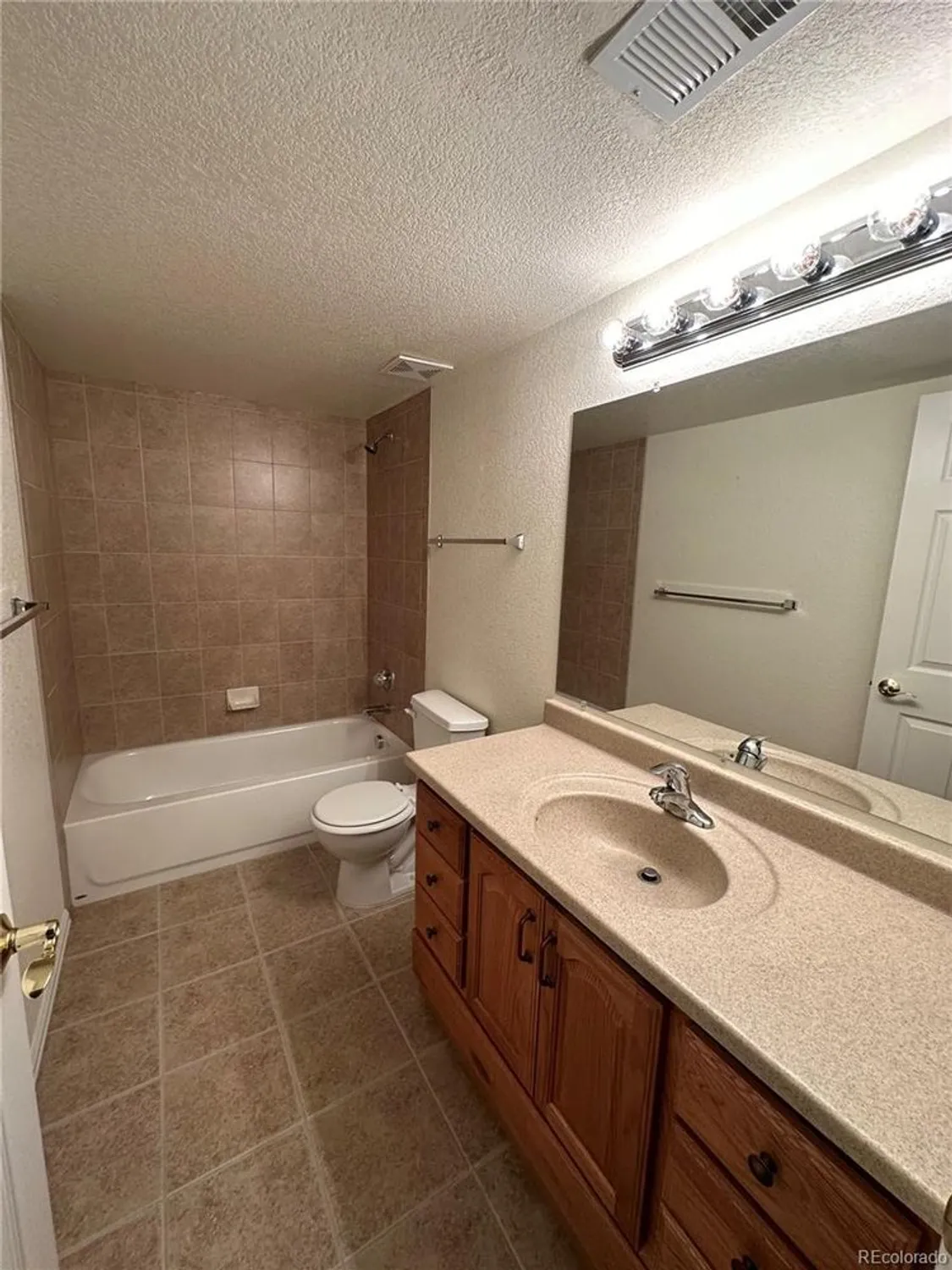 Property Slideshow image 24 of 28 | 22840 e heritage pkwy, Aurora, CO, 80016