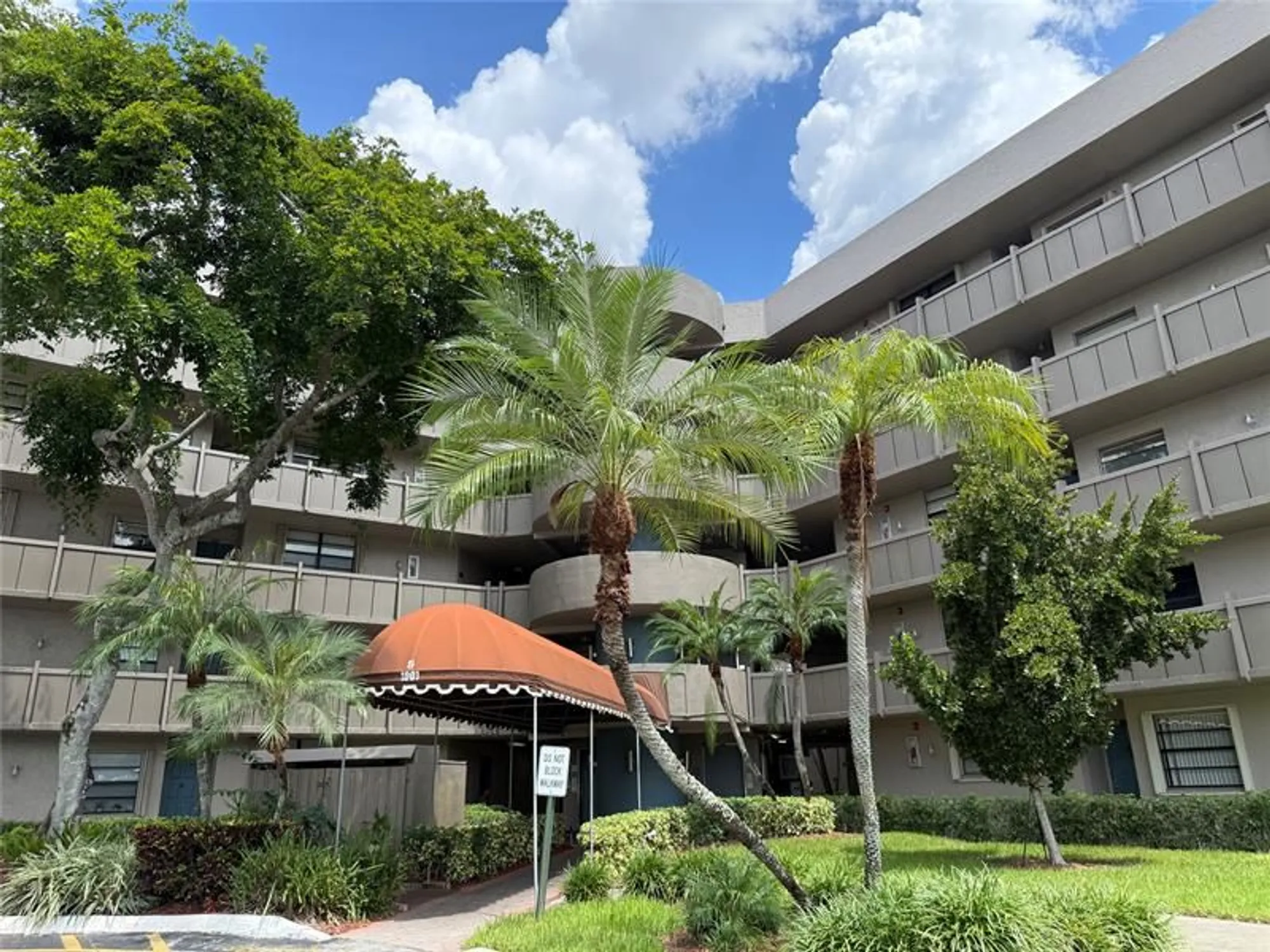 Property Slideshow image 16 of 21 | 1001 colony point cir apt 107, Pembroke Pines, FL, 33026