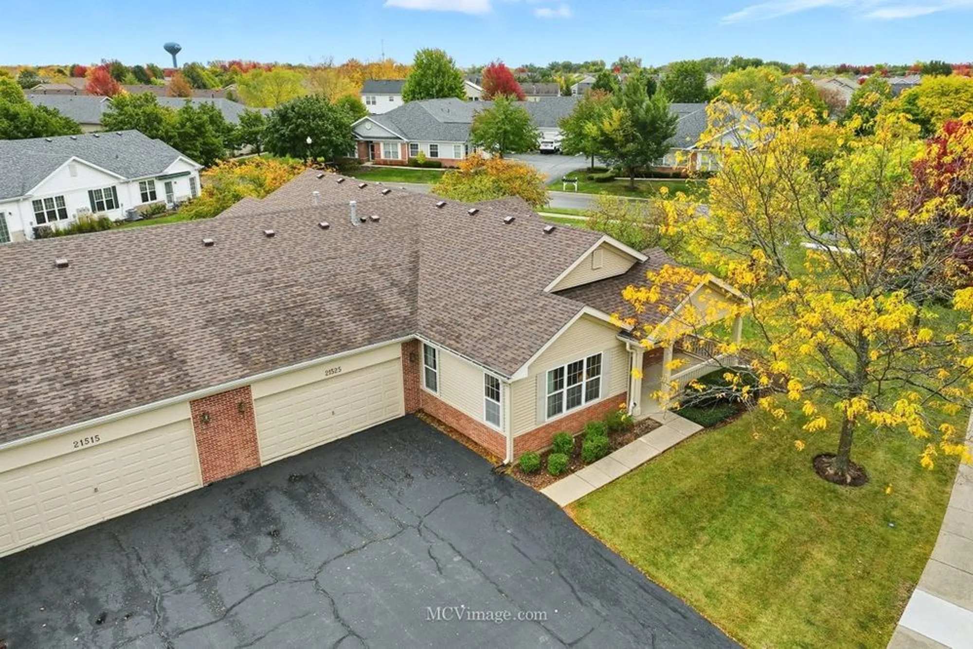 Property Slideshow image 7 of 34 | 21525 lake saint clair dr, Crest Hill, IL, 60403