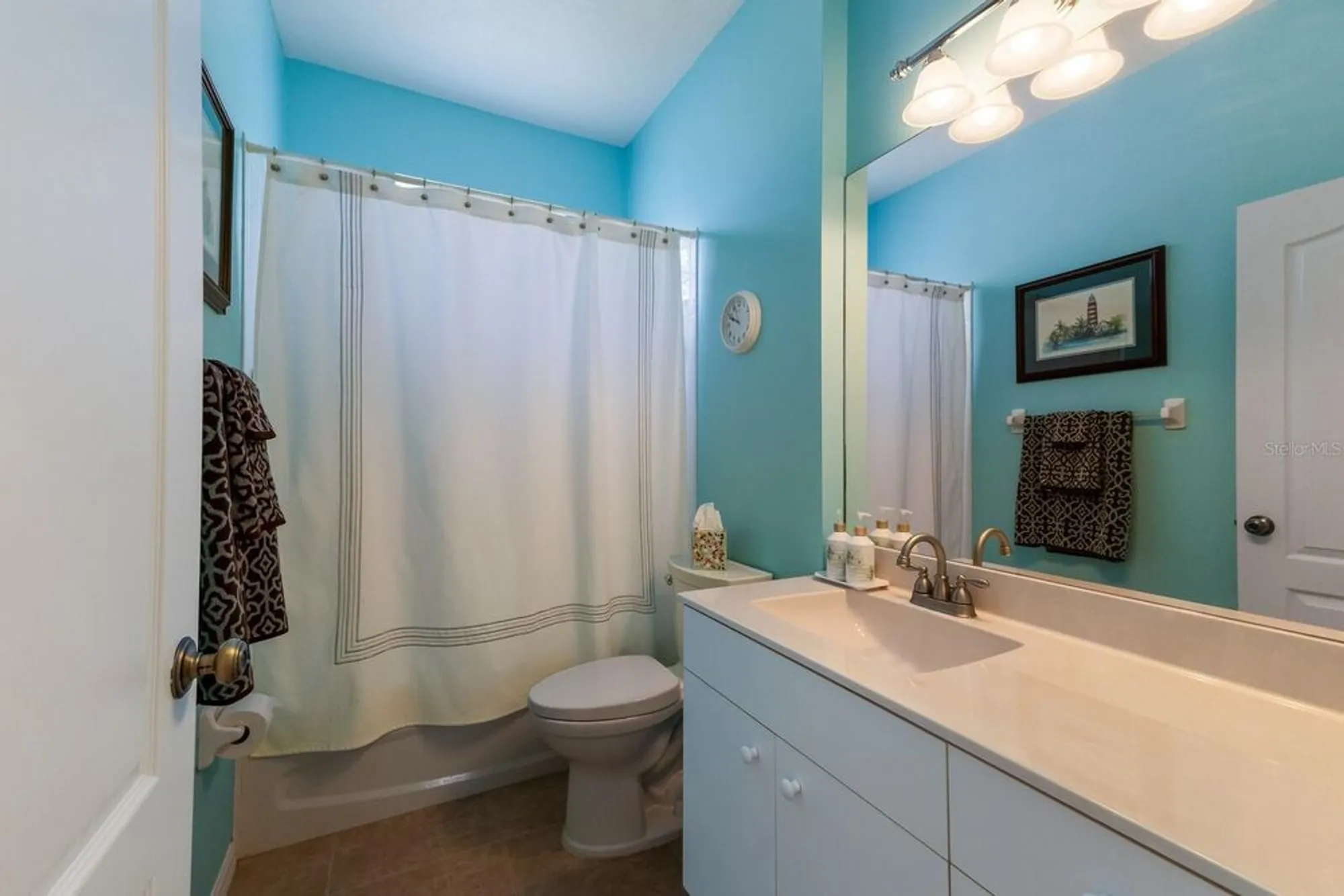 Property Slideshow image 19 of 28 | 915 barclay ct, Venice, FL, 34293