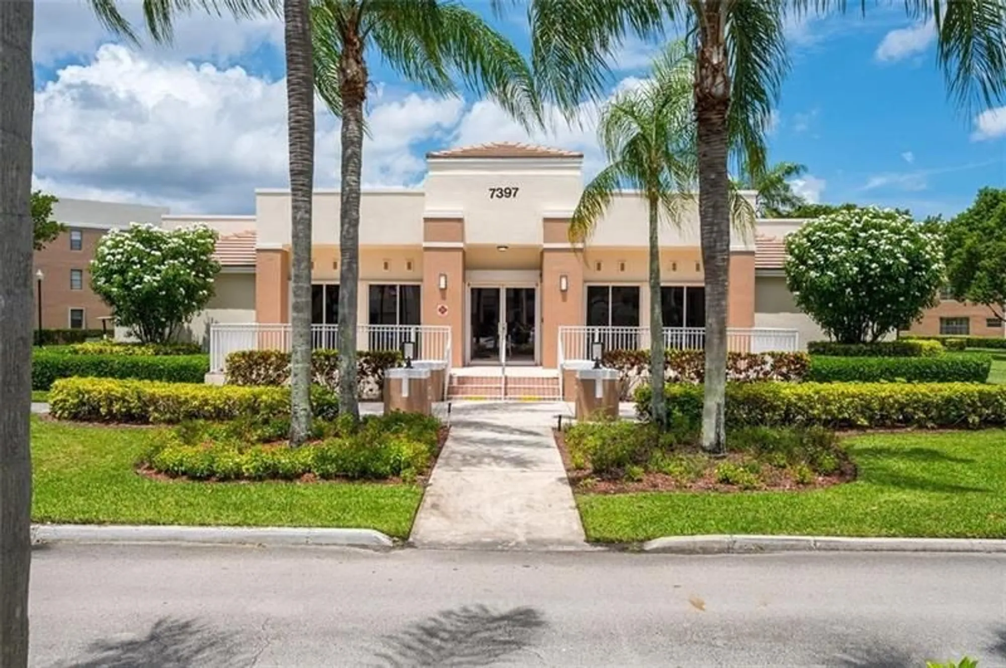 Property Slideshow image 47 of 83 | 7449 fairfax dr 211, Tamarac, FL, 33321