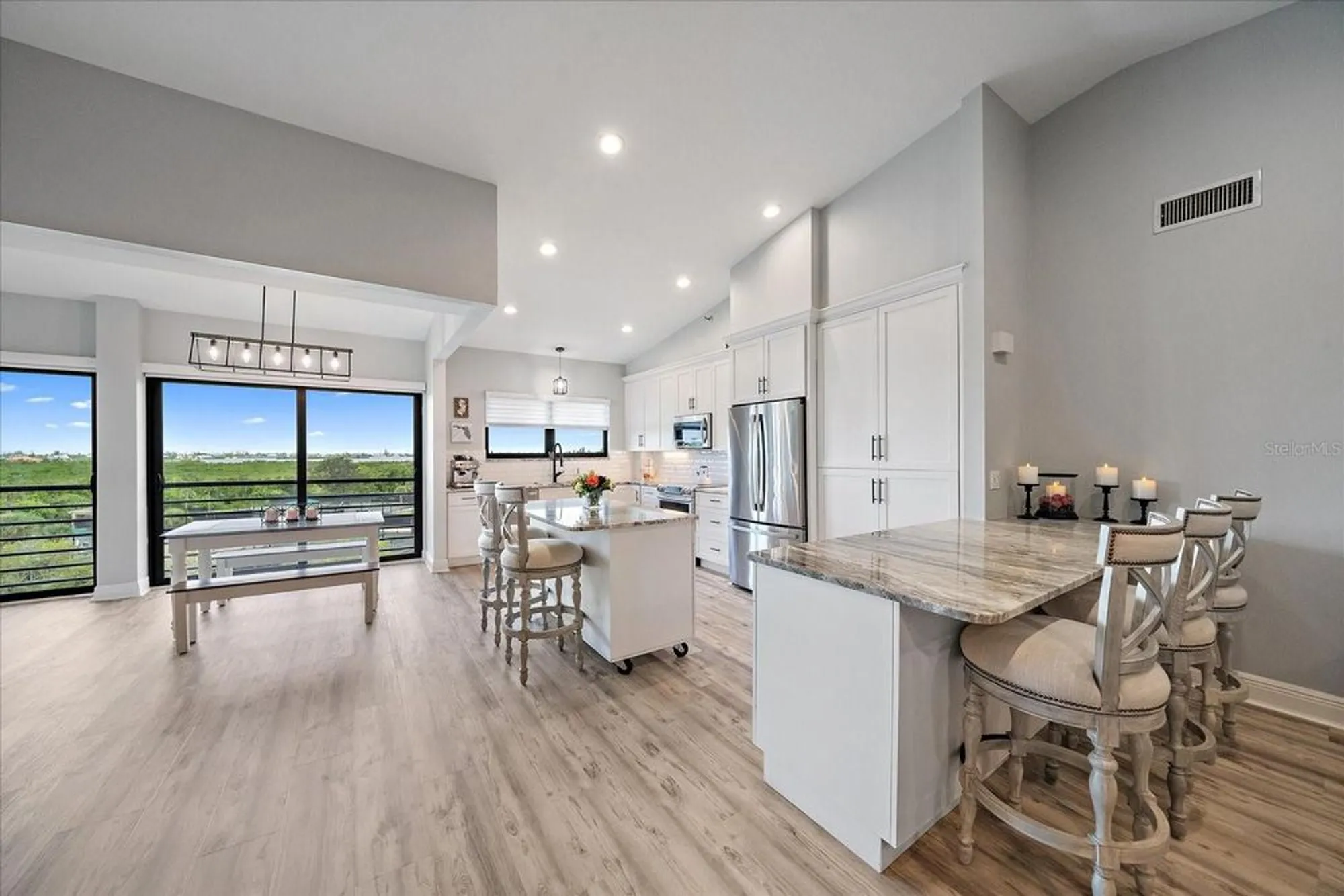 Property Slideshow image 11 of 52 | 5400 eagles point cir apt 405, Sarasota, FL, 34231