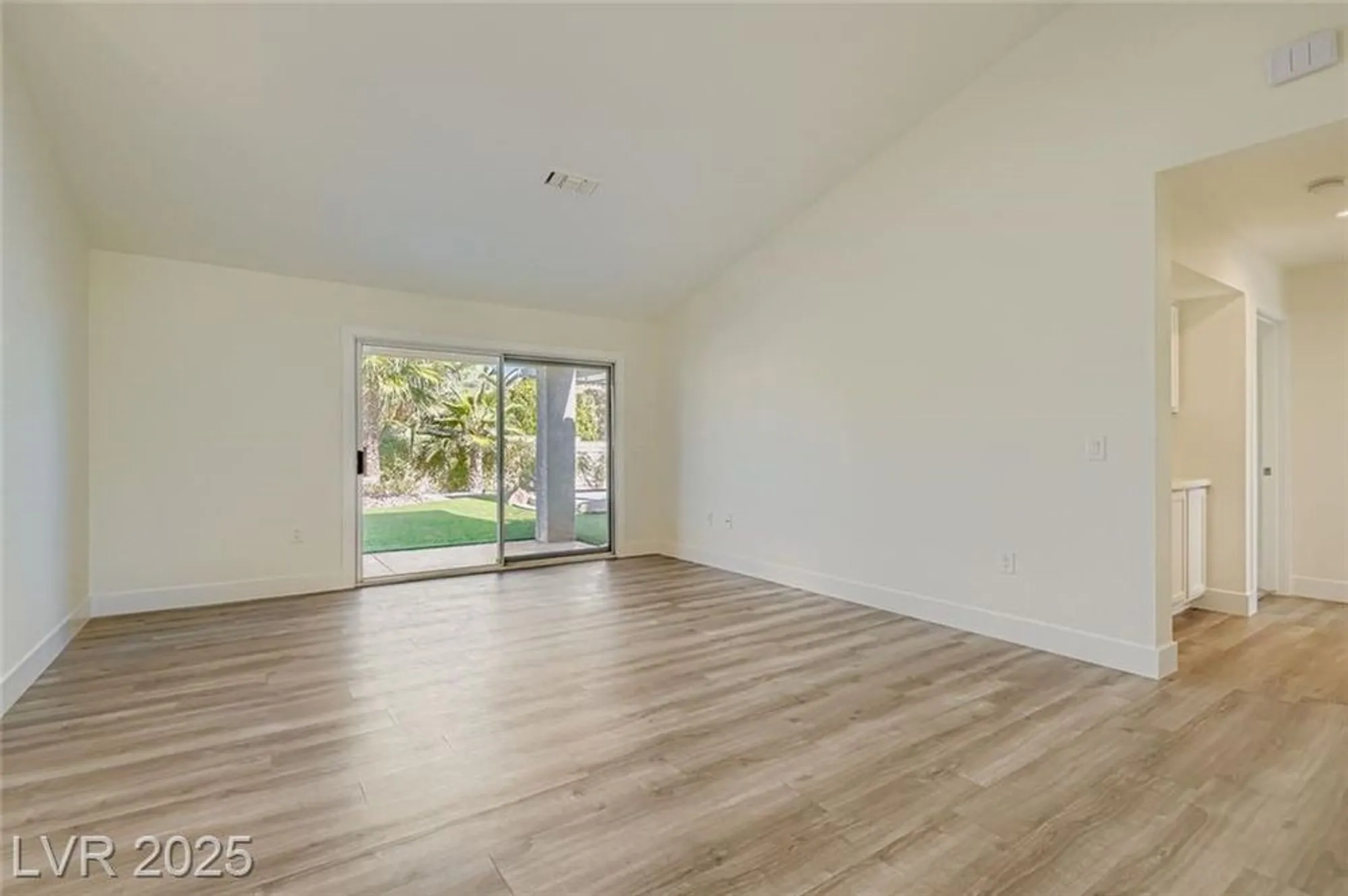 Property Slideshow image 7 of 28 | 9032 marble dr, Las Vegas, NV, 89134