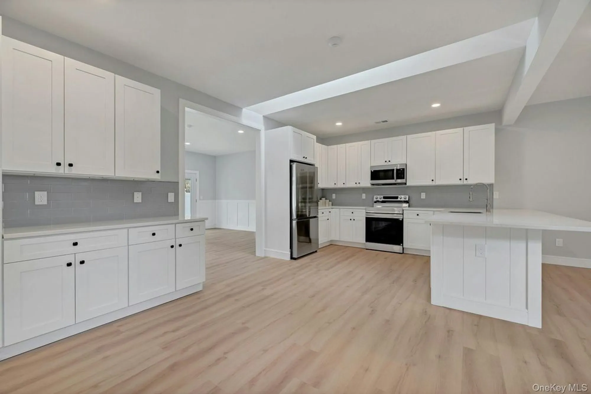 Property Slideshow image 13 of 41 | 509 oak bluff ct, Moriches, NY, 11955