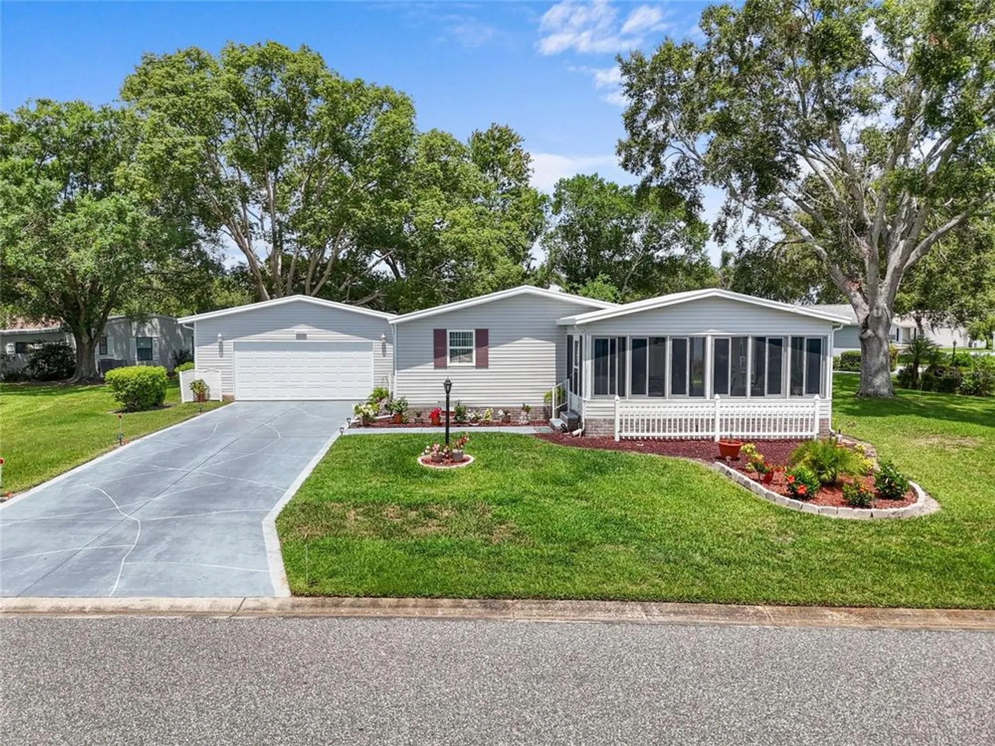 Property Slideshow image 33 of 38 | 25333 casa del lago ln, Leesburg, FL, 34748