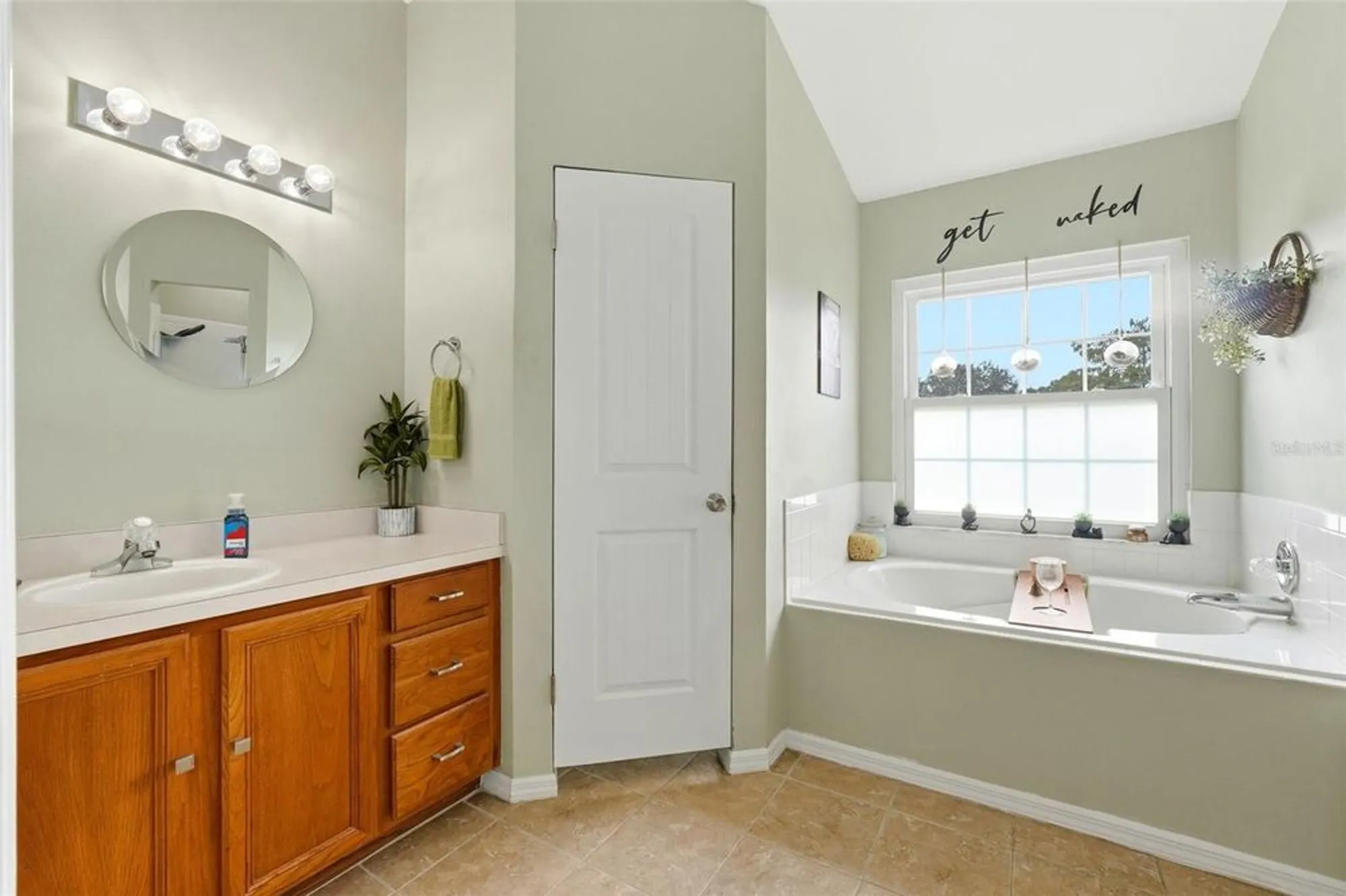 Property Slideshow image 23 of 40 | 26234 glen eagle dr, Leesburg, FL, 34748