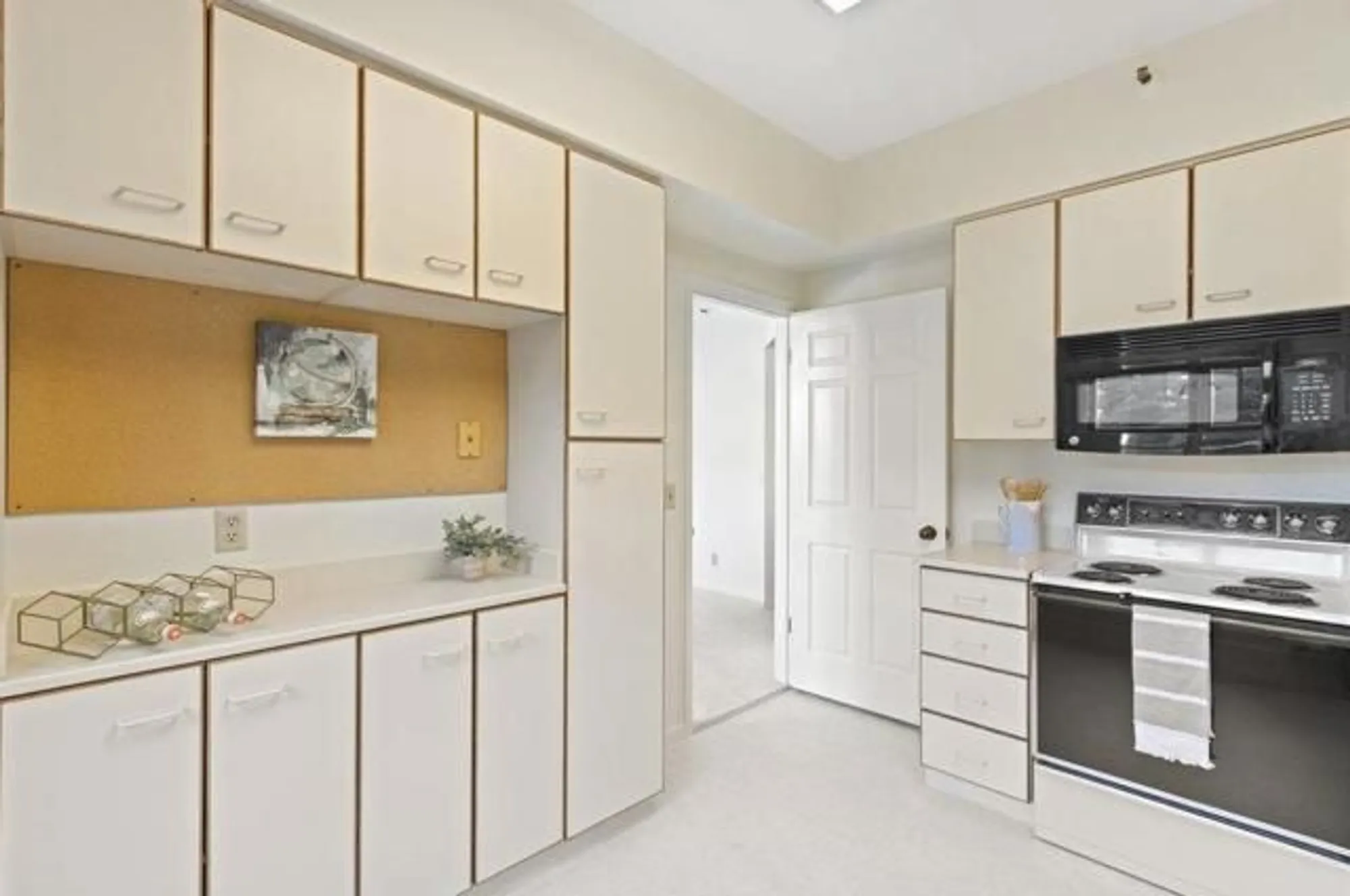 Property Slideshow image 8 of 13 | 1 baldwin ave 203, San Mateo, CA, 94401