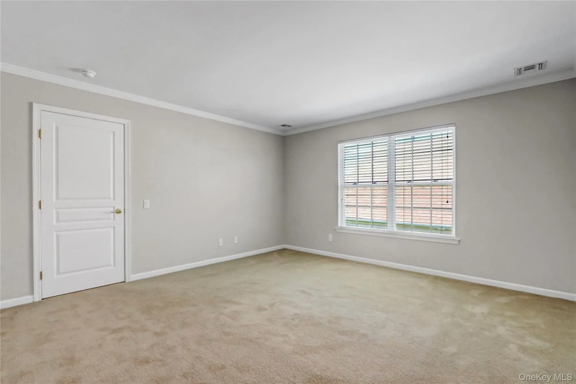 Property Slideshow image 32 of 40 | 4 oakhurst ct, Mount Sinai, NY, 11766