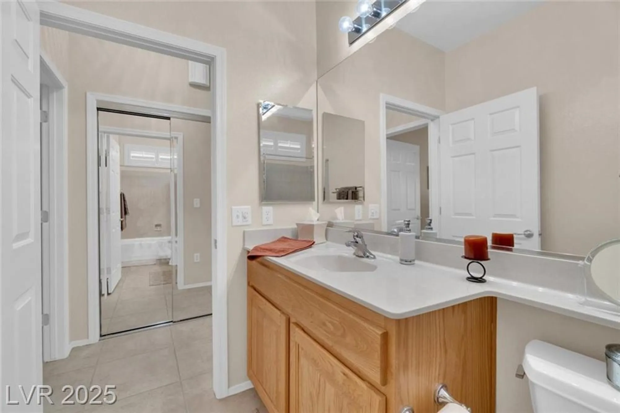 Property Slideshow image 23 of 37 | 1668 sebring hills dr, Henderson, NV, 89052