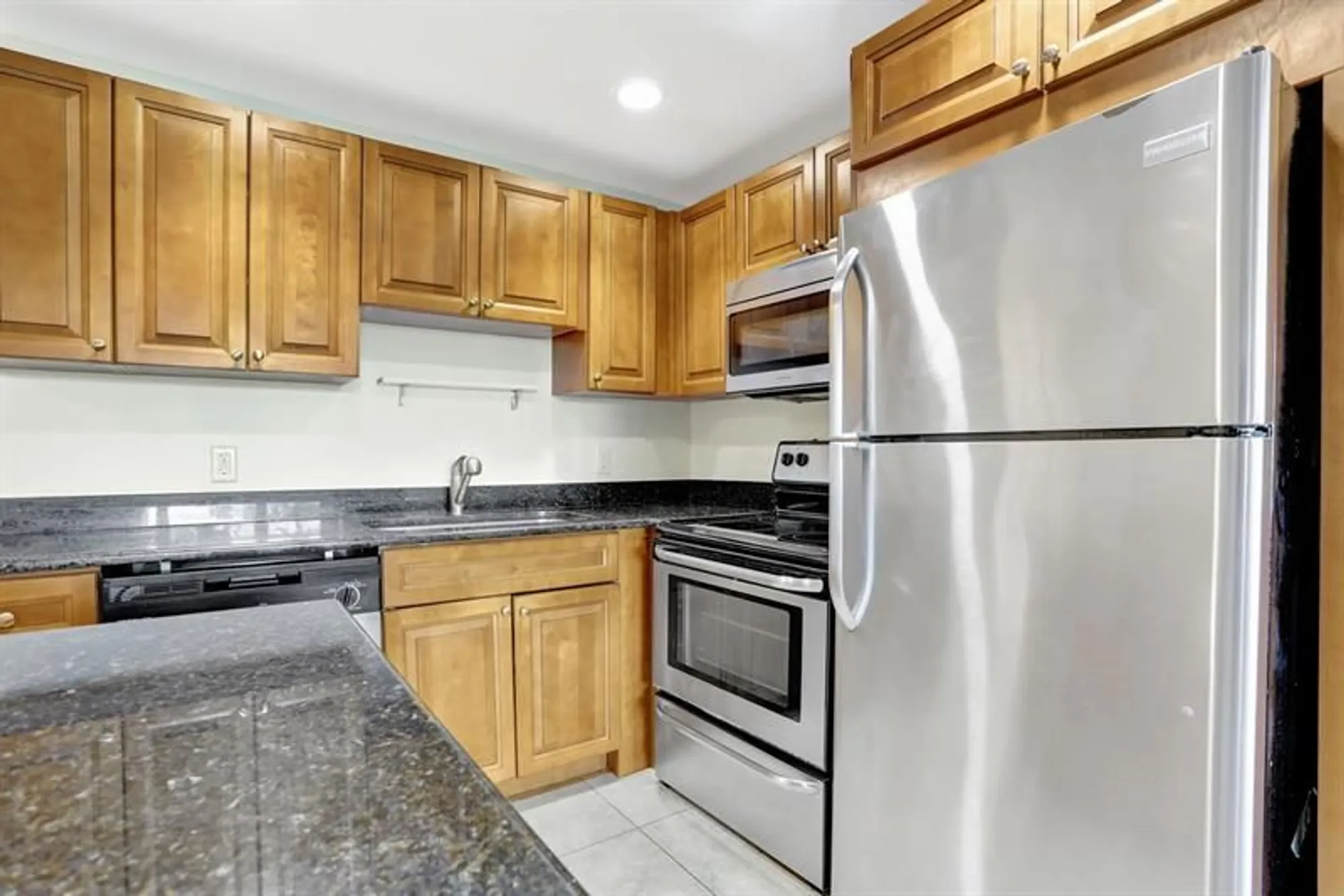 Property Slideshow image 6 of 38 | 275 markham m # 275, Deerfield Beach, FL, 33442