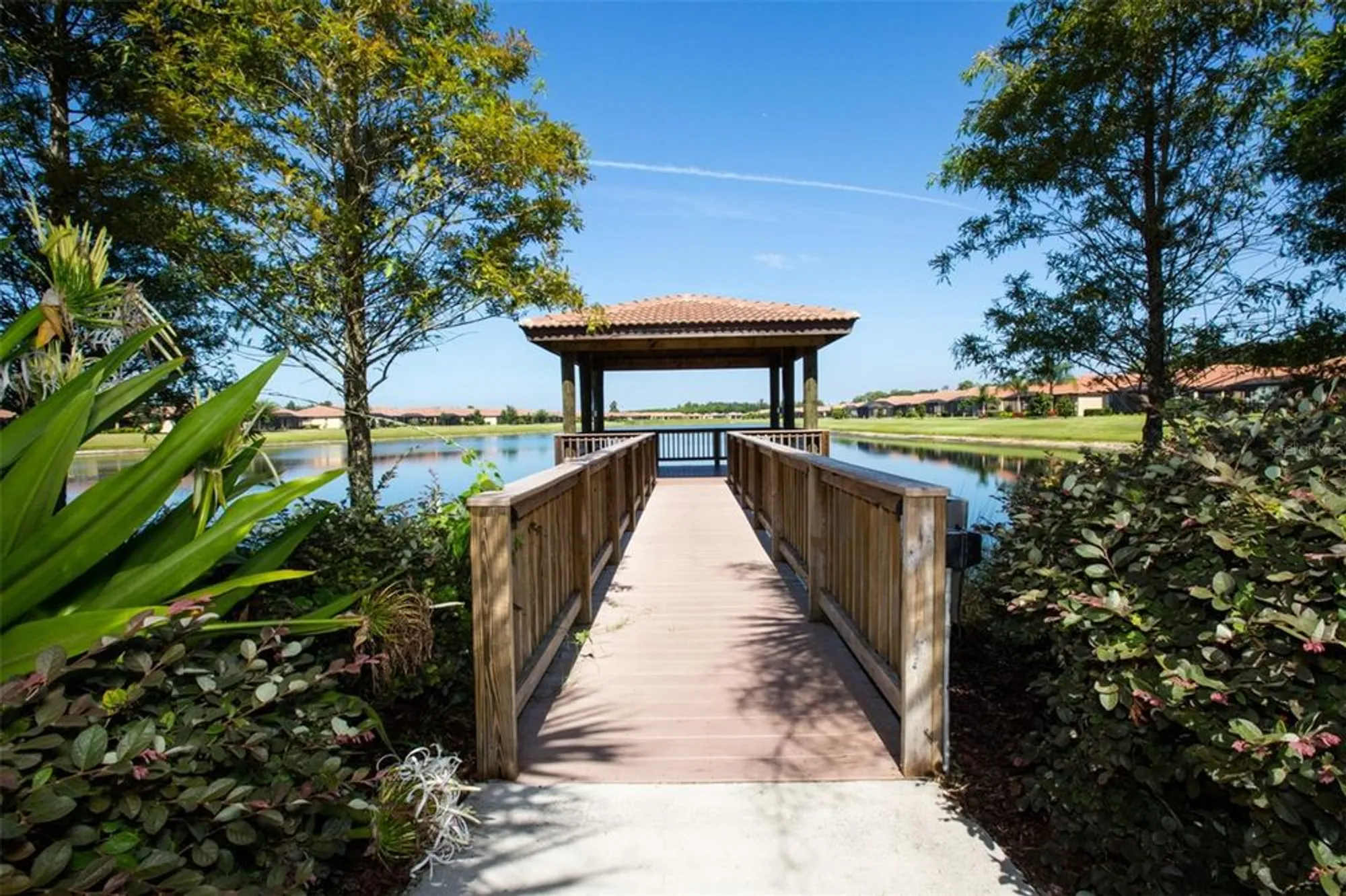Property Slideshow image 61 of 70 | 329 bluewater falls ct, Apollo Beach, FL, 33572